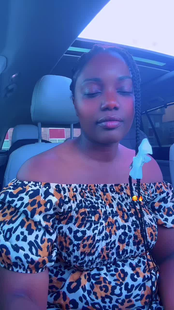 @EVERYTHINGISLUCY
