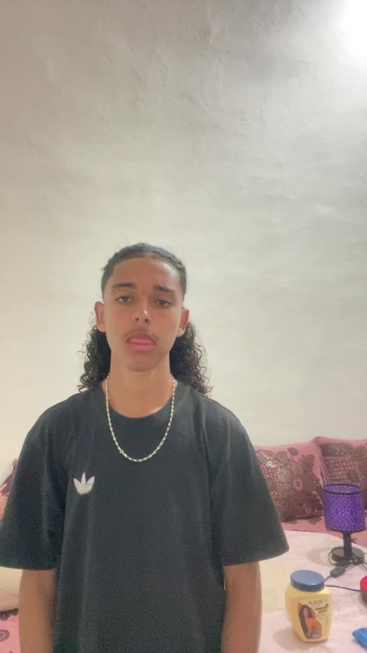 @ꓤ