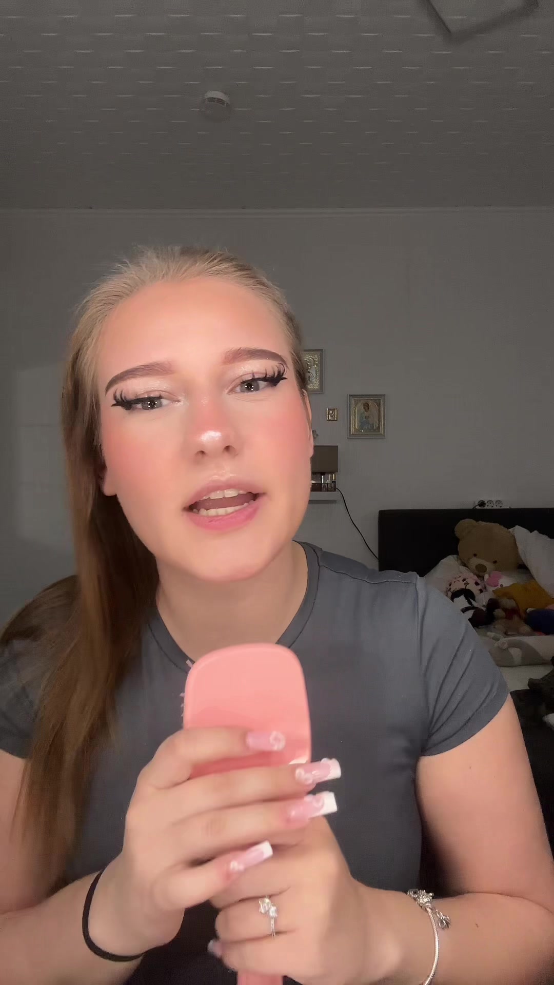 @𝐂𝐥𝐚𝐮𝐝𝐢𝐚