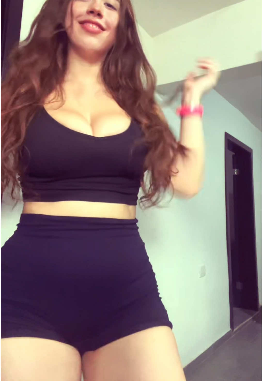 @valeria L