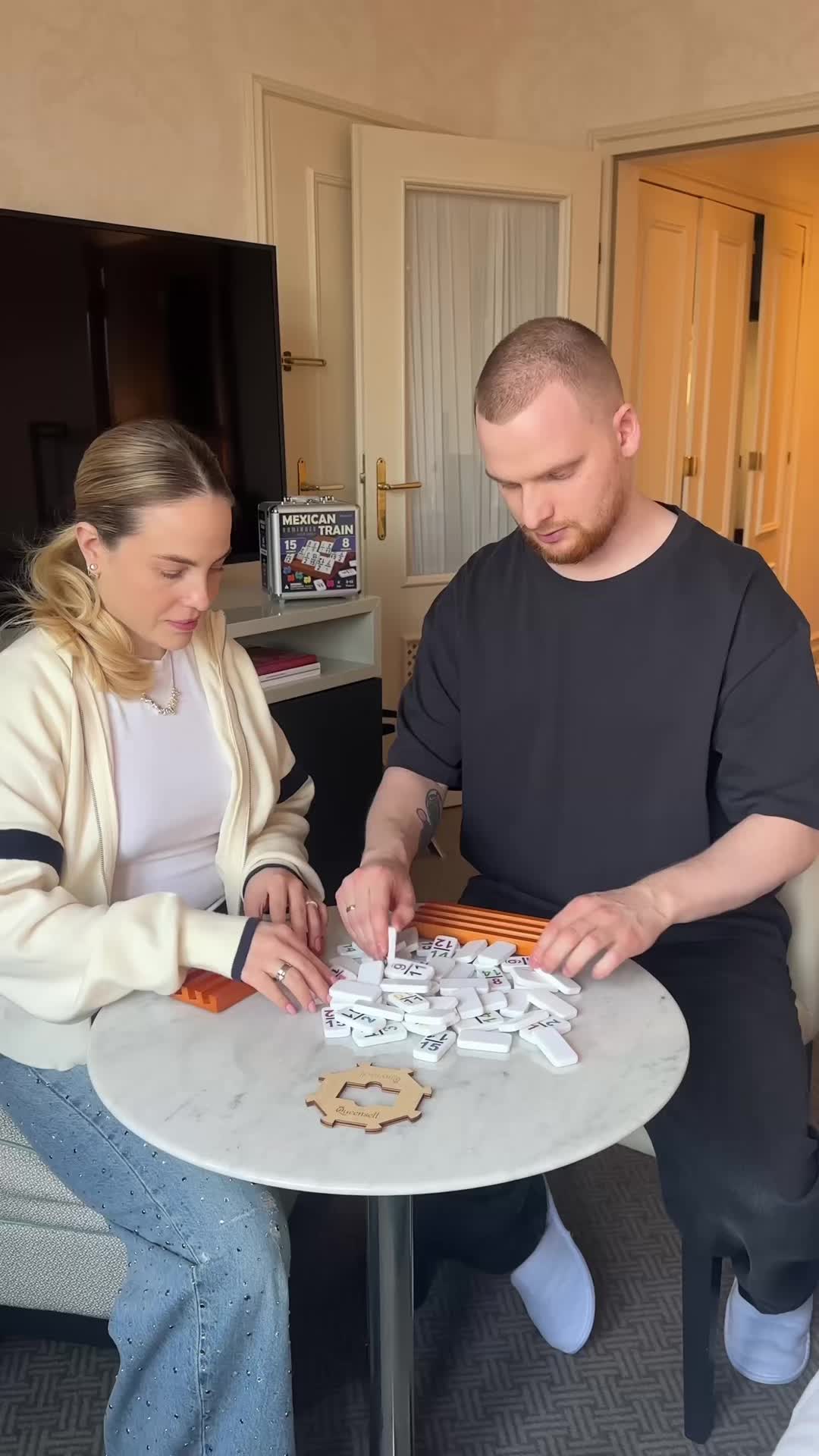 @queensell_games