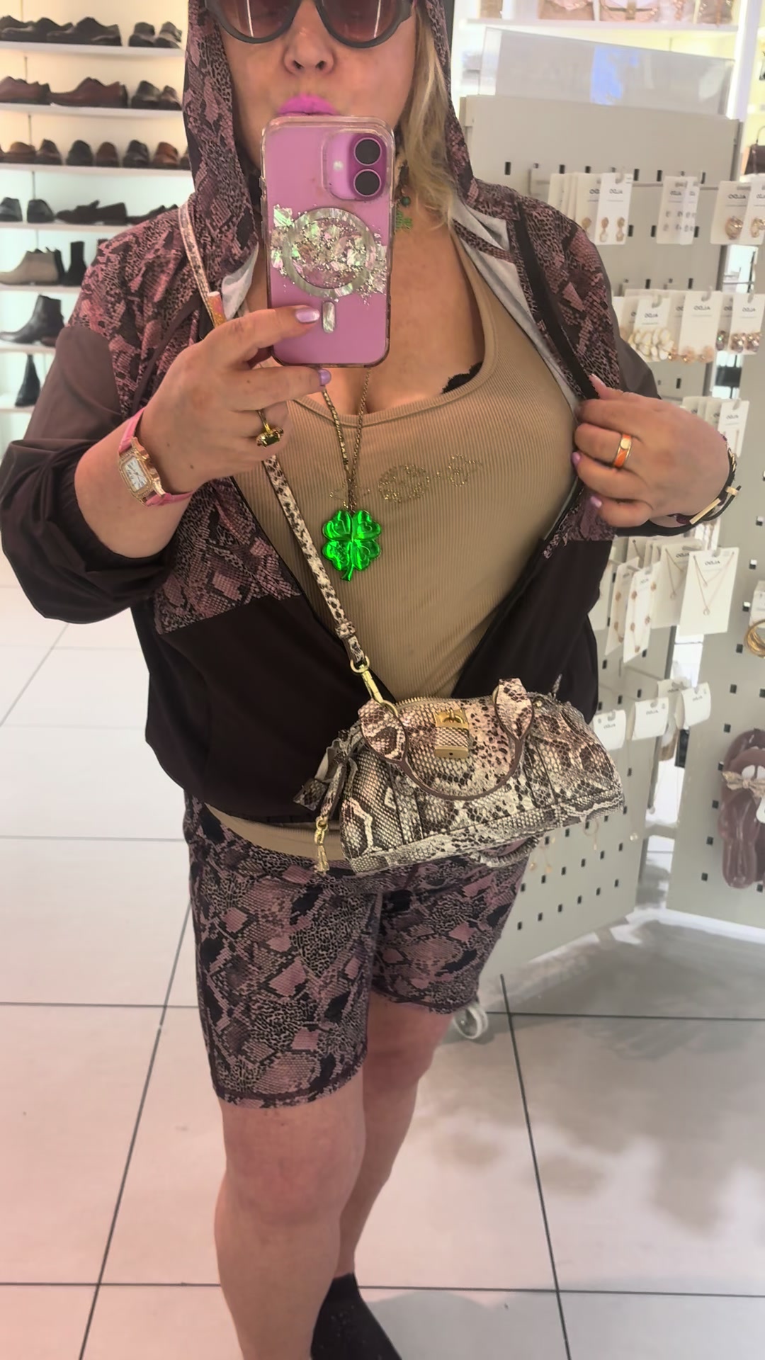 @KARINA
