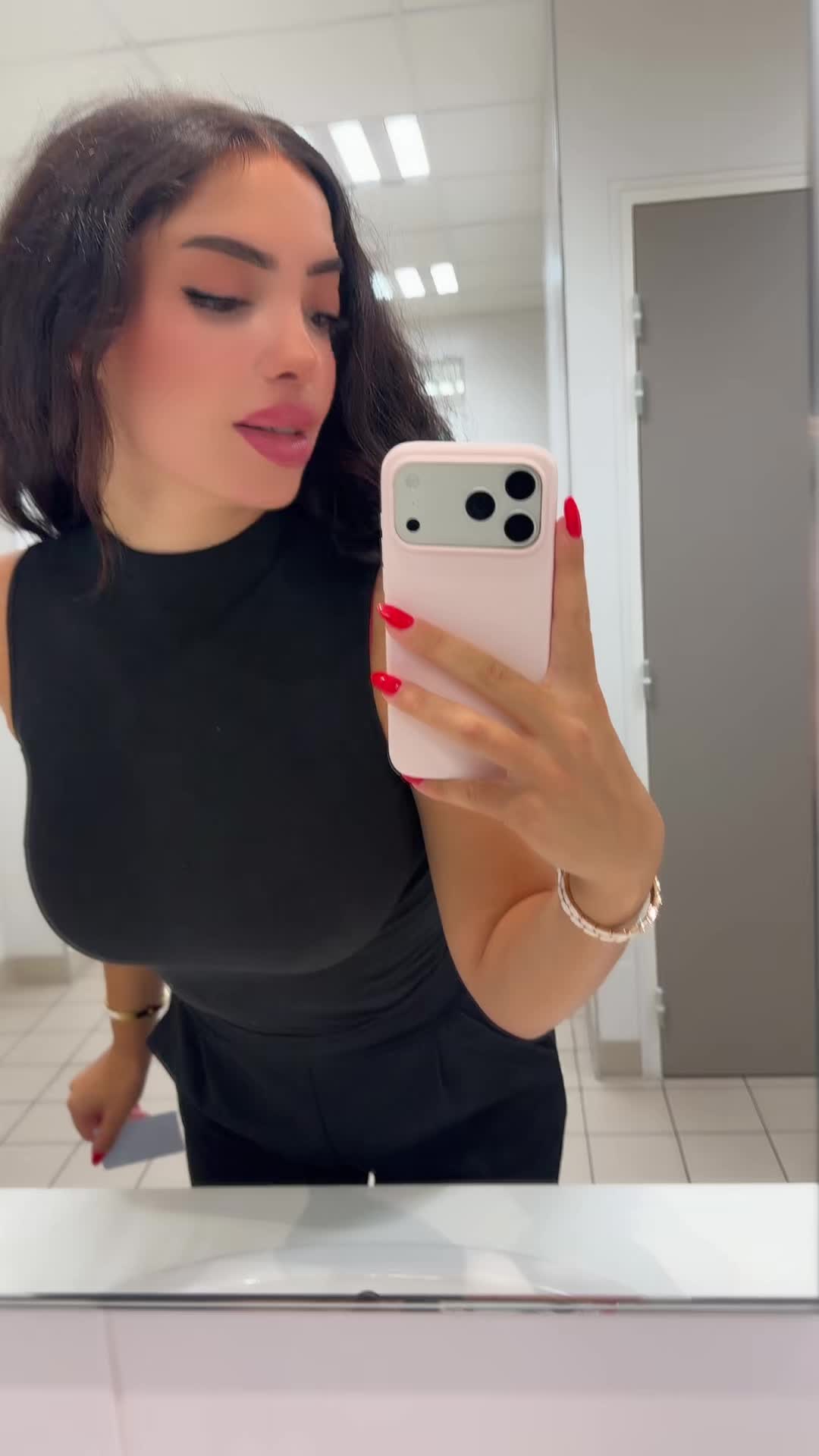 @Mia💎