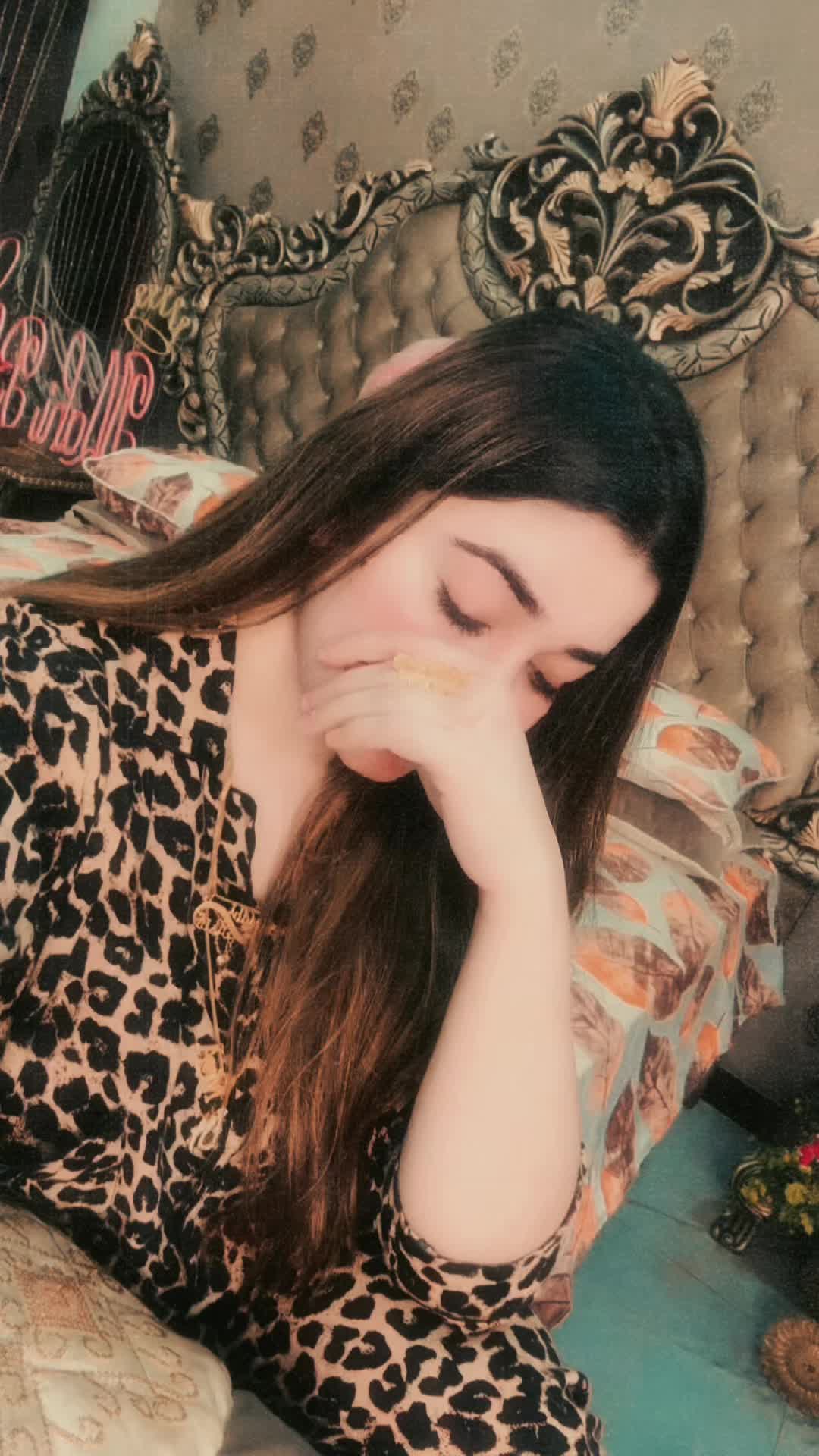 @Lovely Khan 🥀