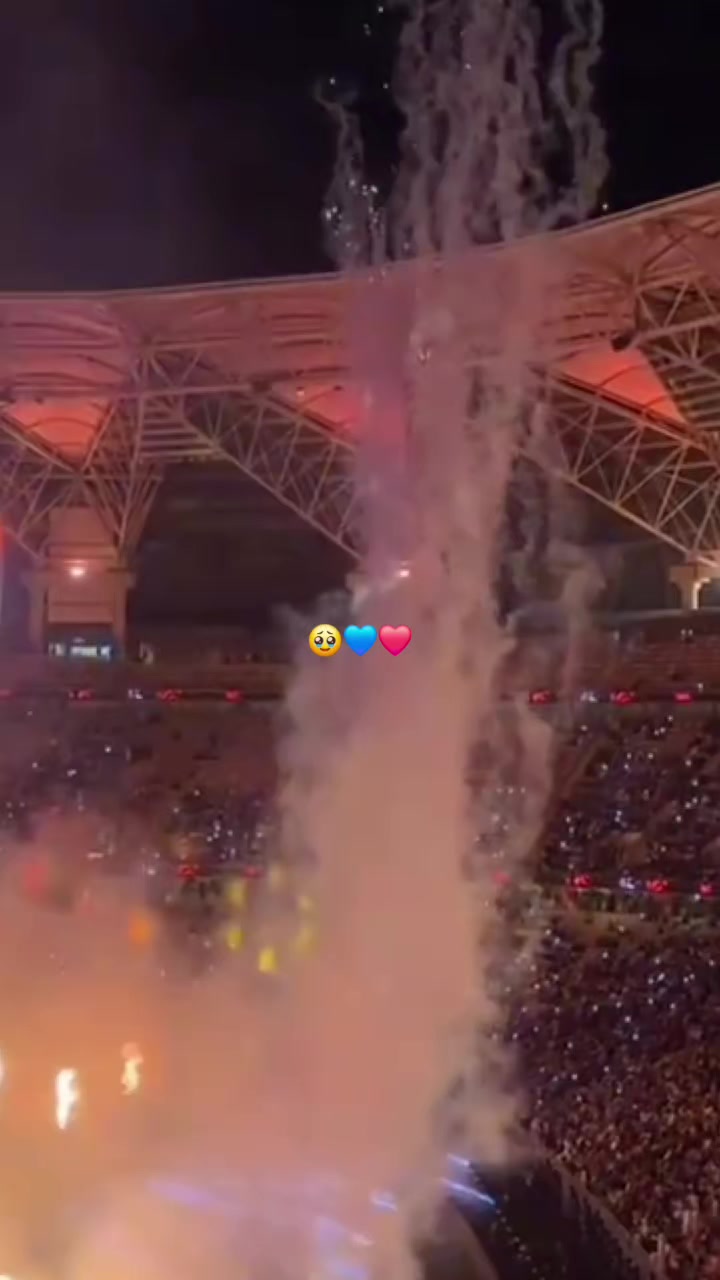 @Dêbôrâ_💙❤️