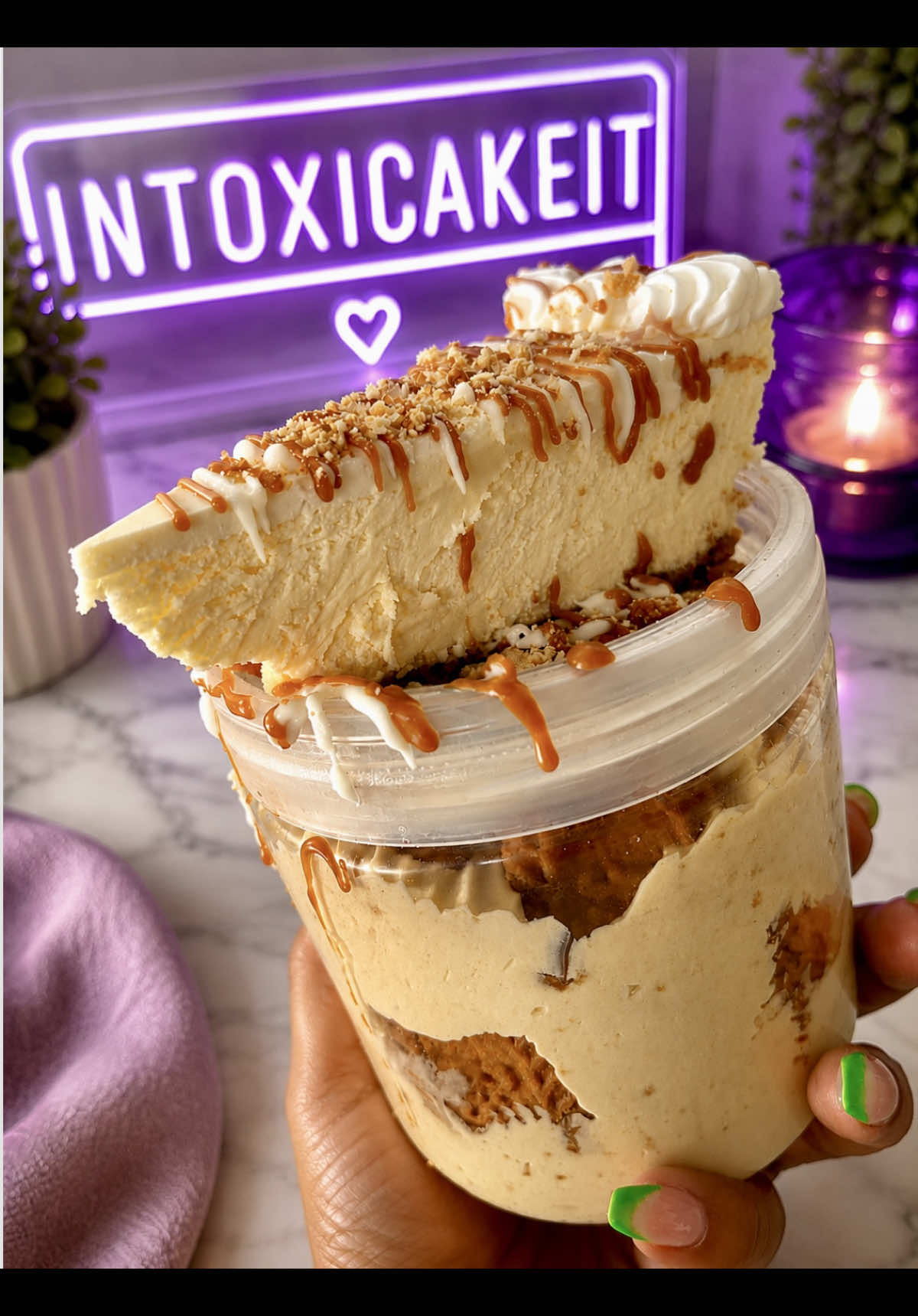 @Intoxicakeit