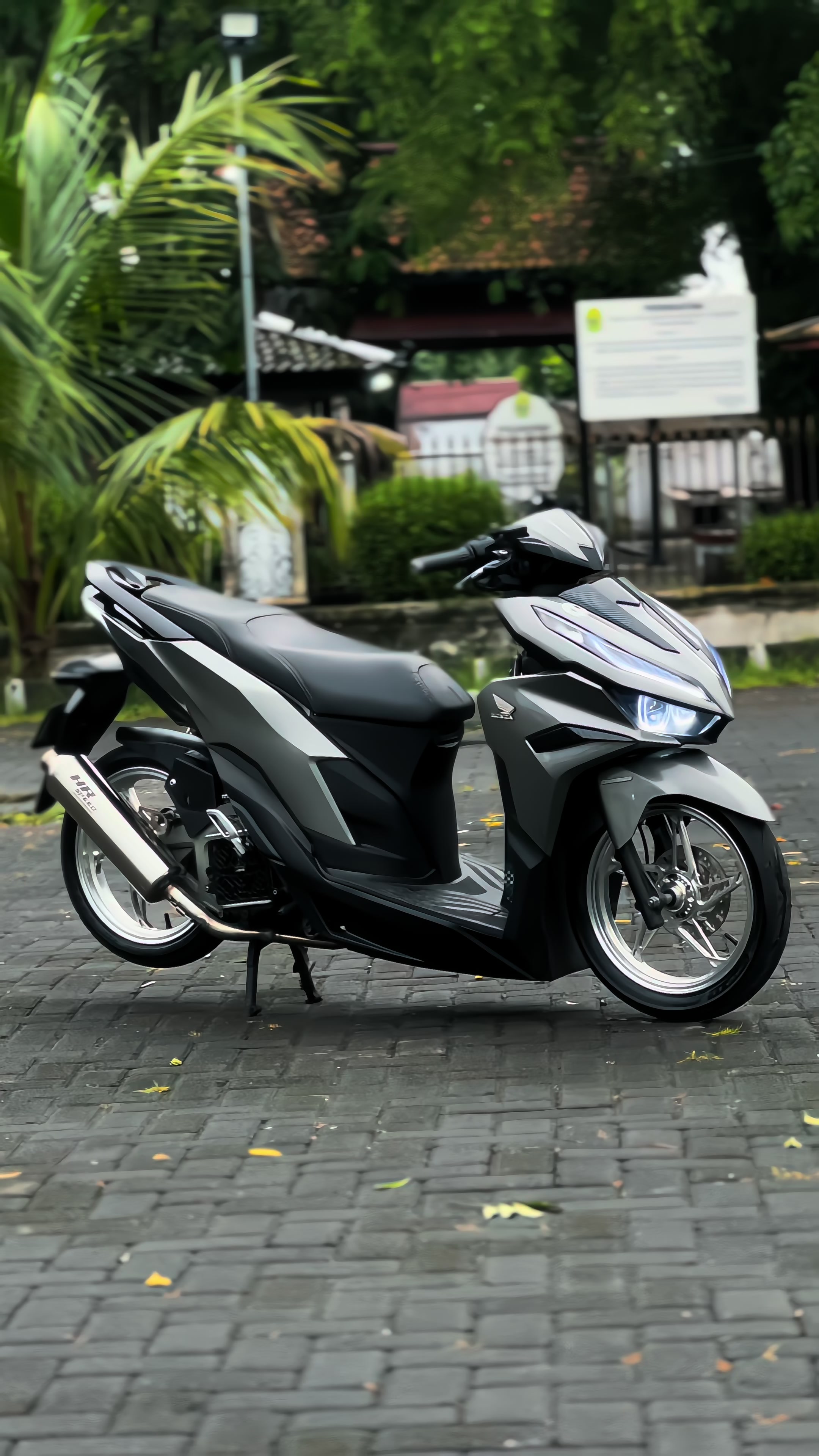 @p a r i s . .