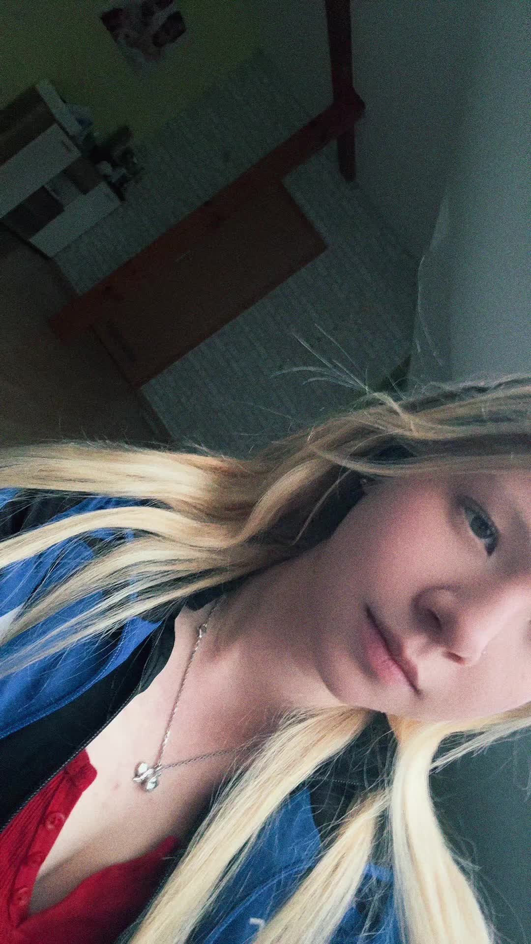 @Laura 🖤 🧸