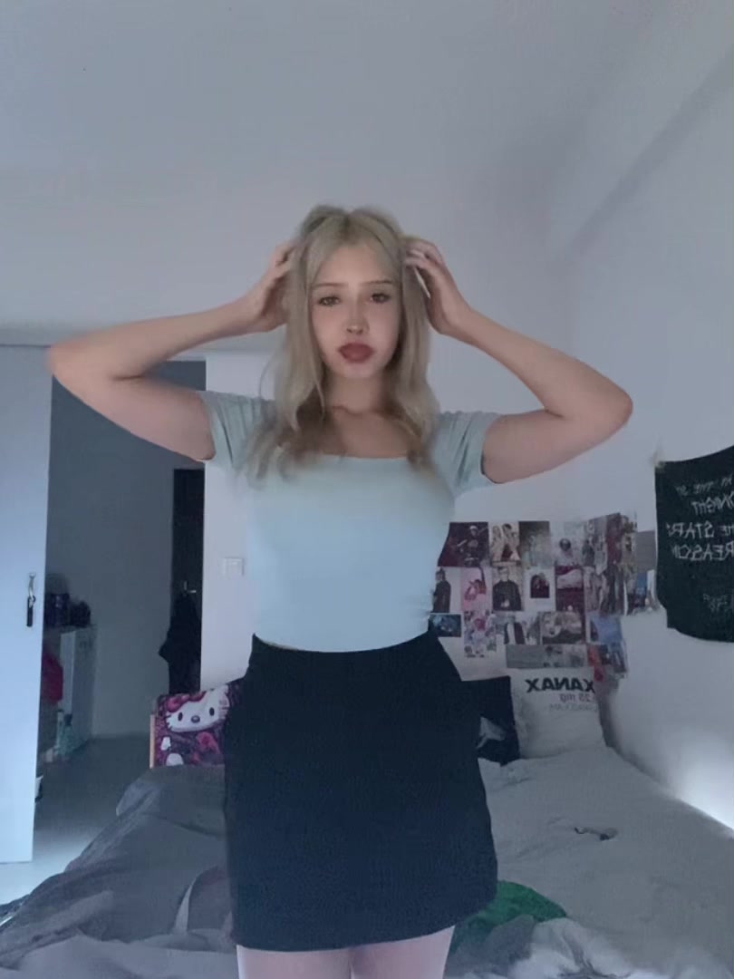 @👅