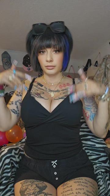 @༺_Poison.Queen_༻🌴