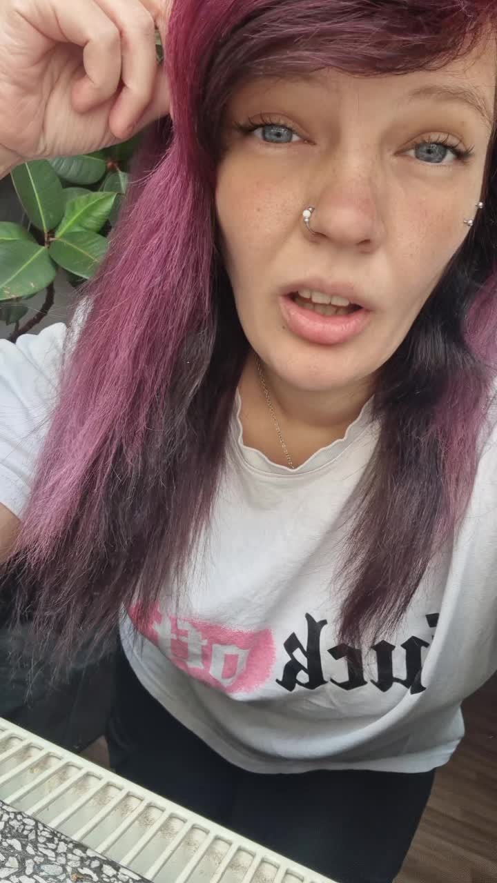 @🎀Verr&uuml;cktesWeib🎀