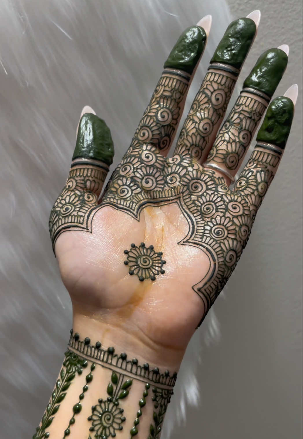 @charmsofmehandi