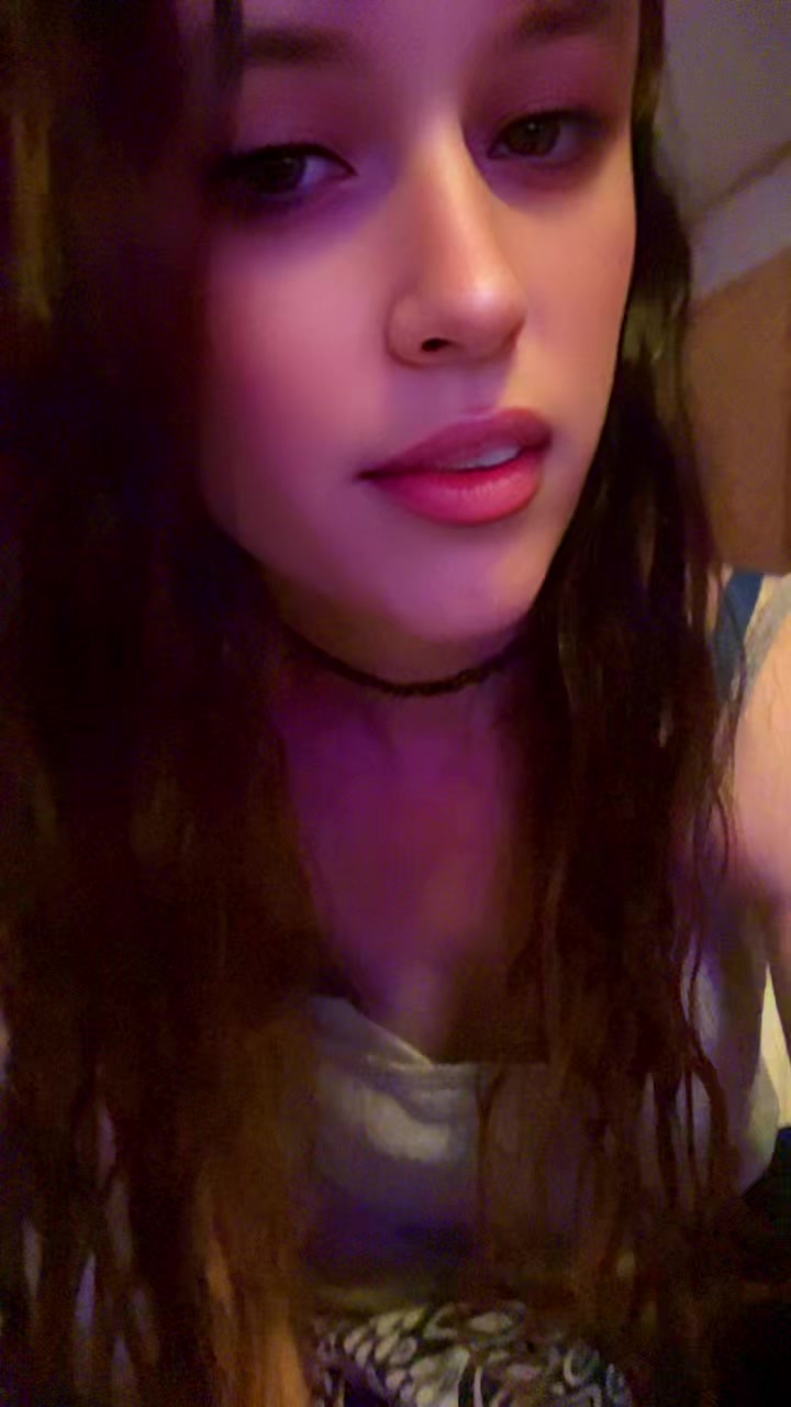 @QueenbratSavage MistressVamp🖤