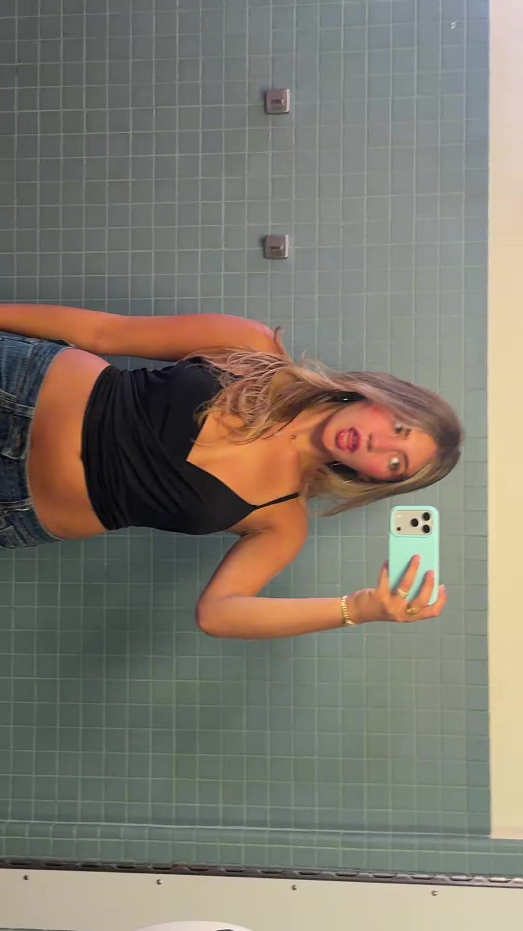 @ari rosen :)