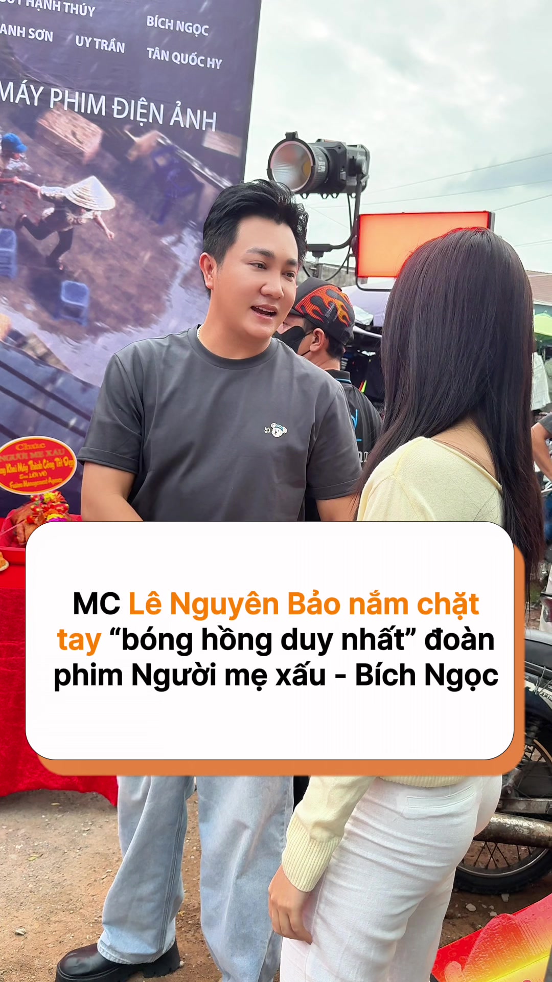 @H&oacute;ng Showbiz Việt