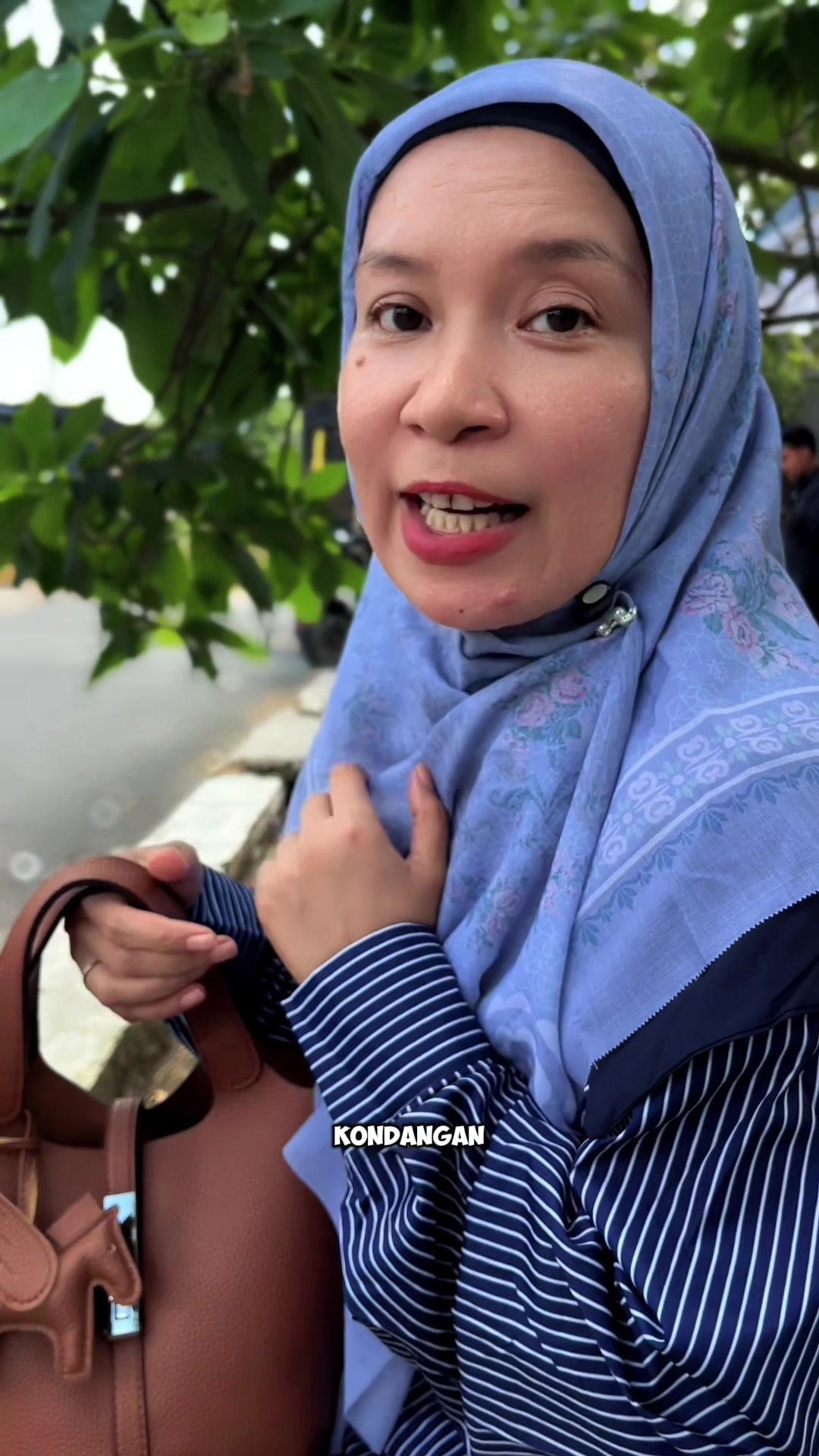 @LELI si paling TAS dan SANDAL