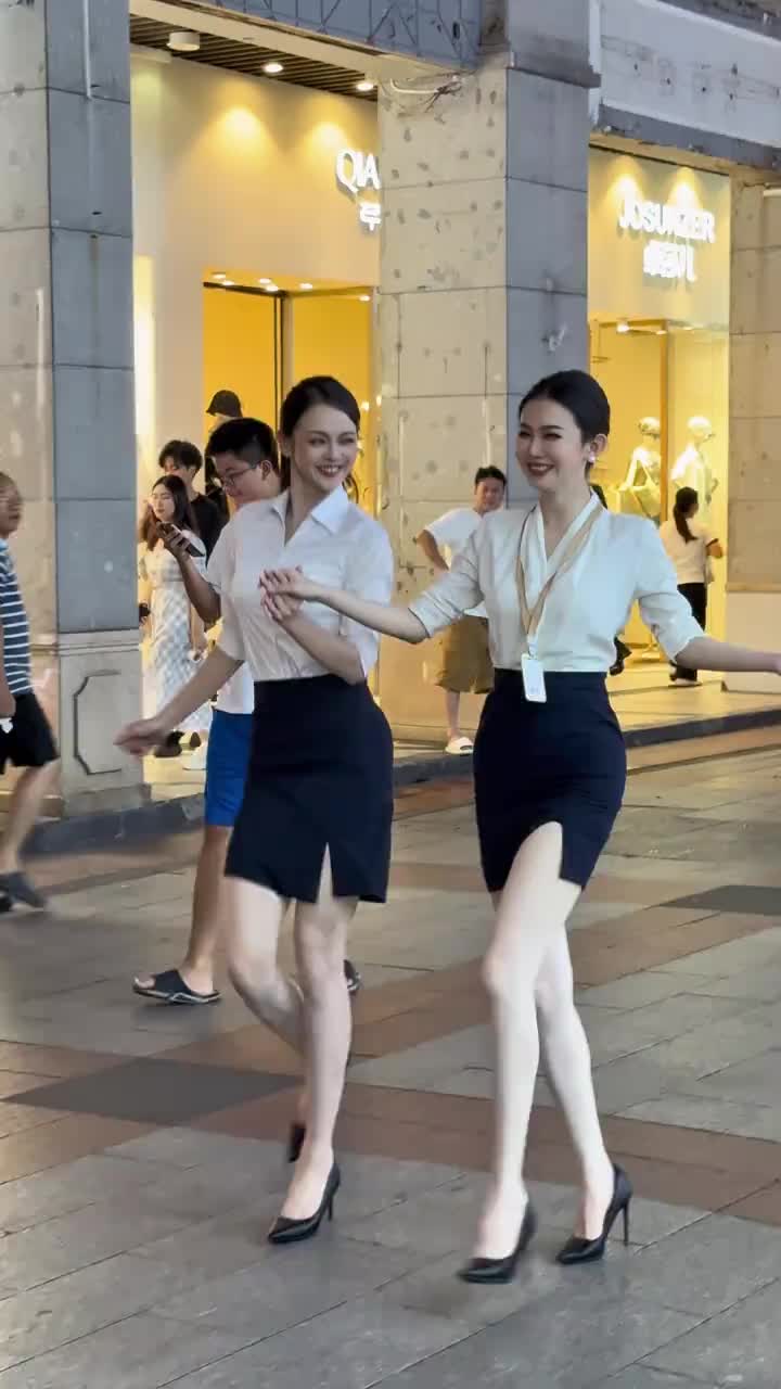 @Sally 雪莉 大笑笑