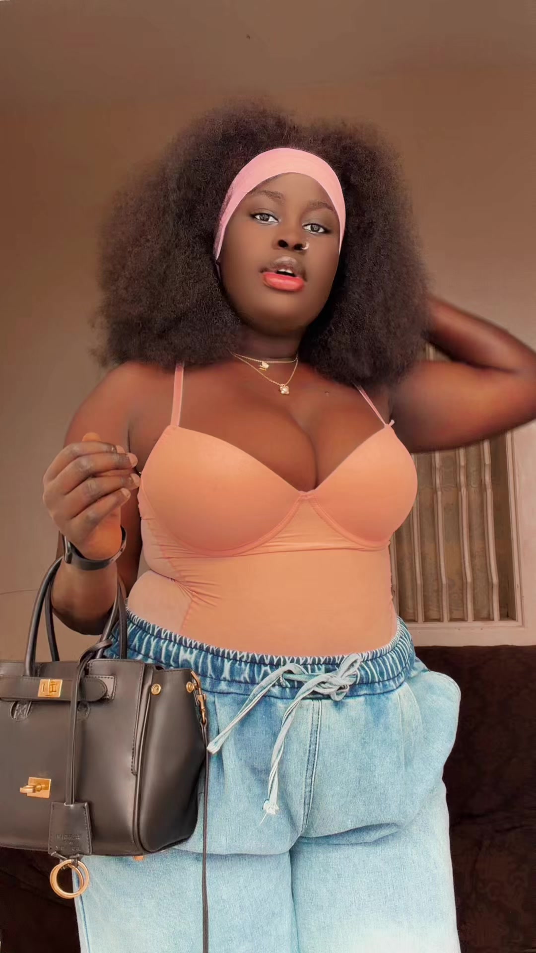@Bbmita saliou linternational🥳
