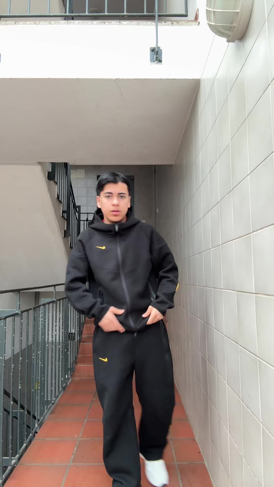 @Ali.386i