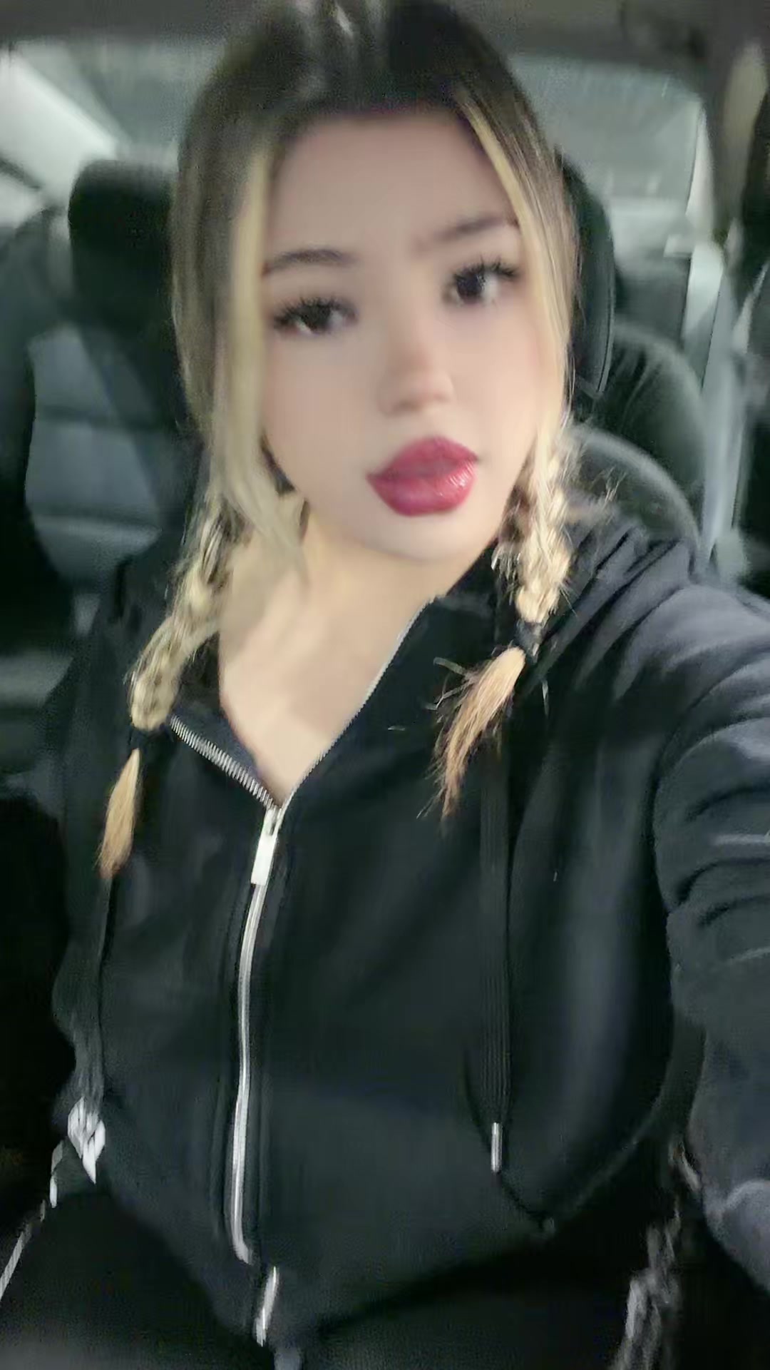 @Jenny🖤