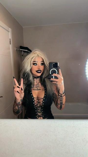 @Em🖤