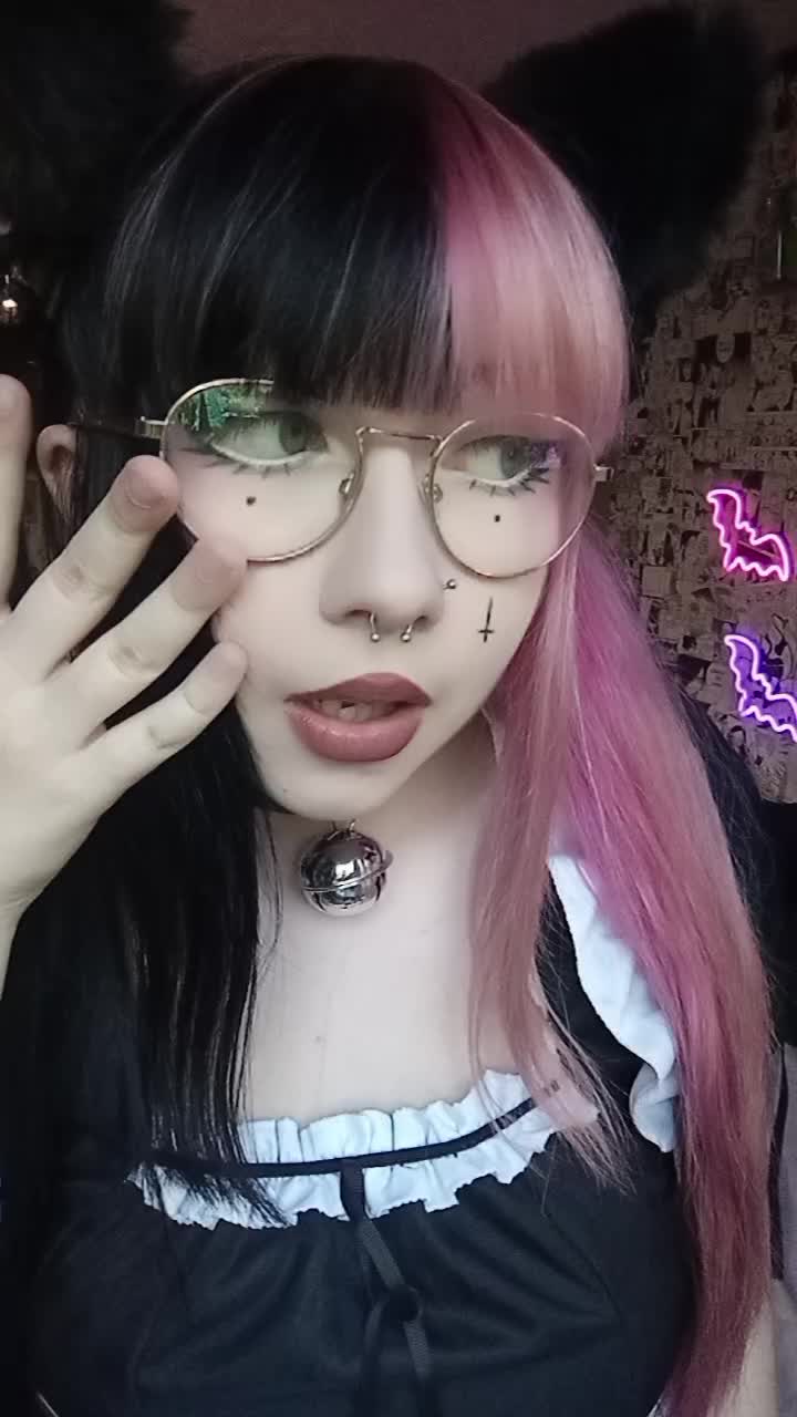 @twitch.tv/pastelbat_jpg