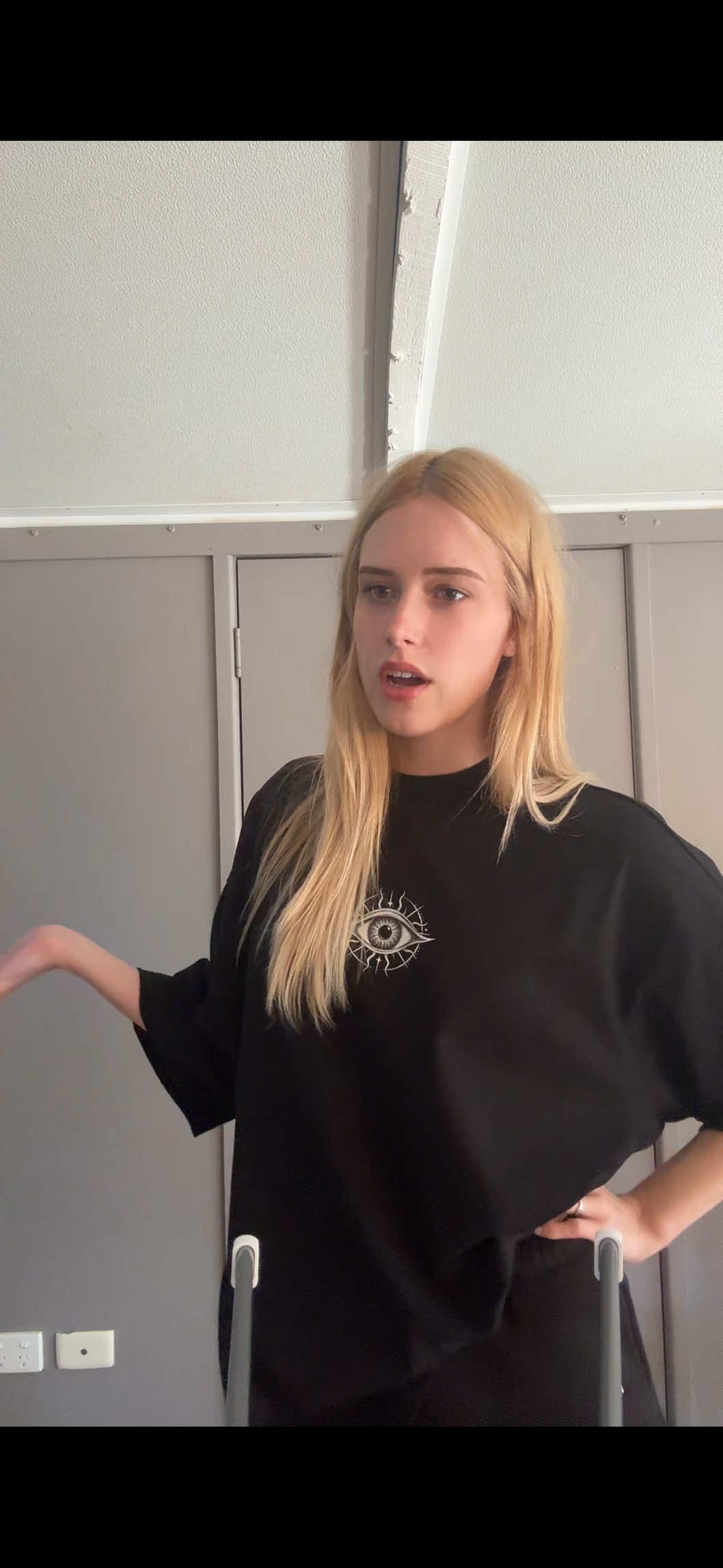 @phoebeee