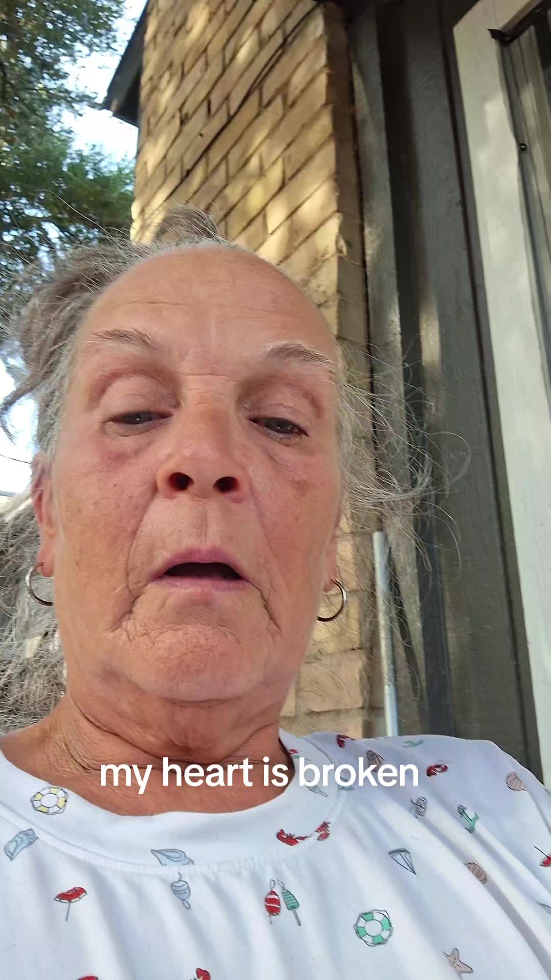 @granny at kitchen table 🎼🎵❌️