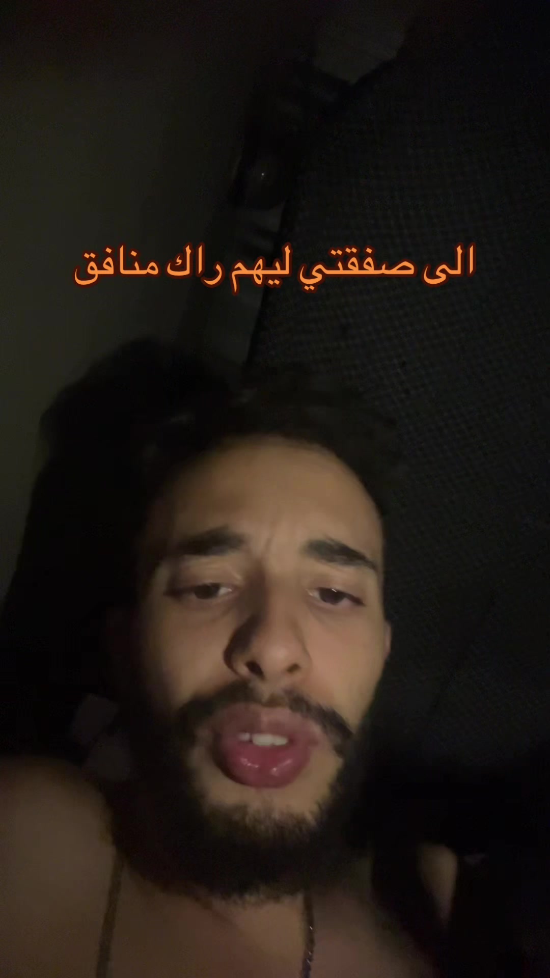 @•