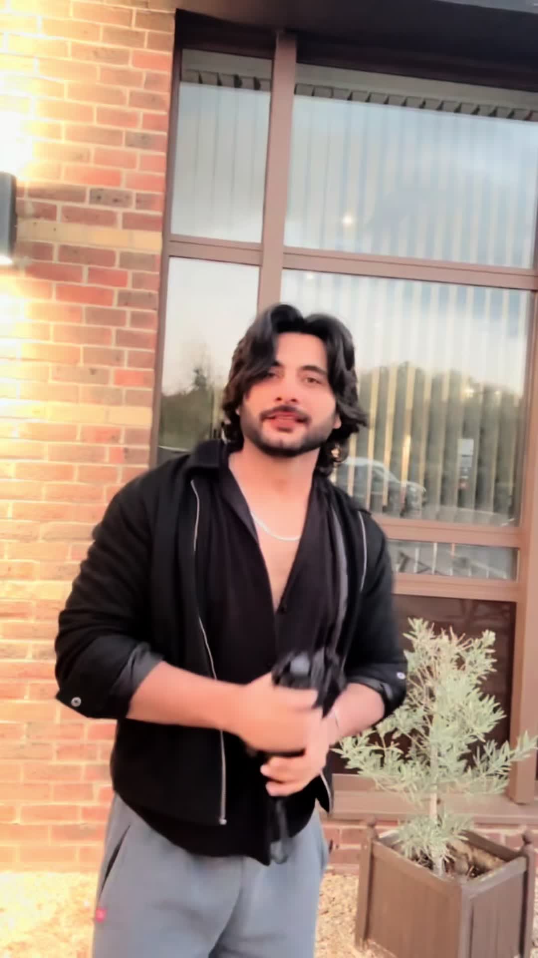 @Mr Wajahat 🇬🇧