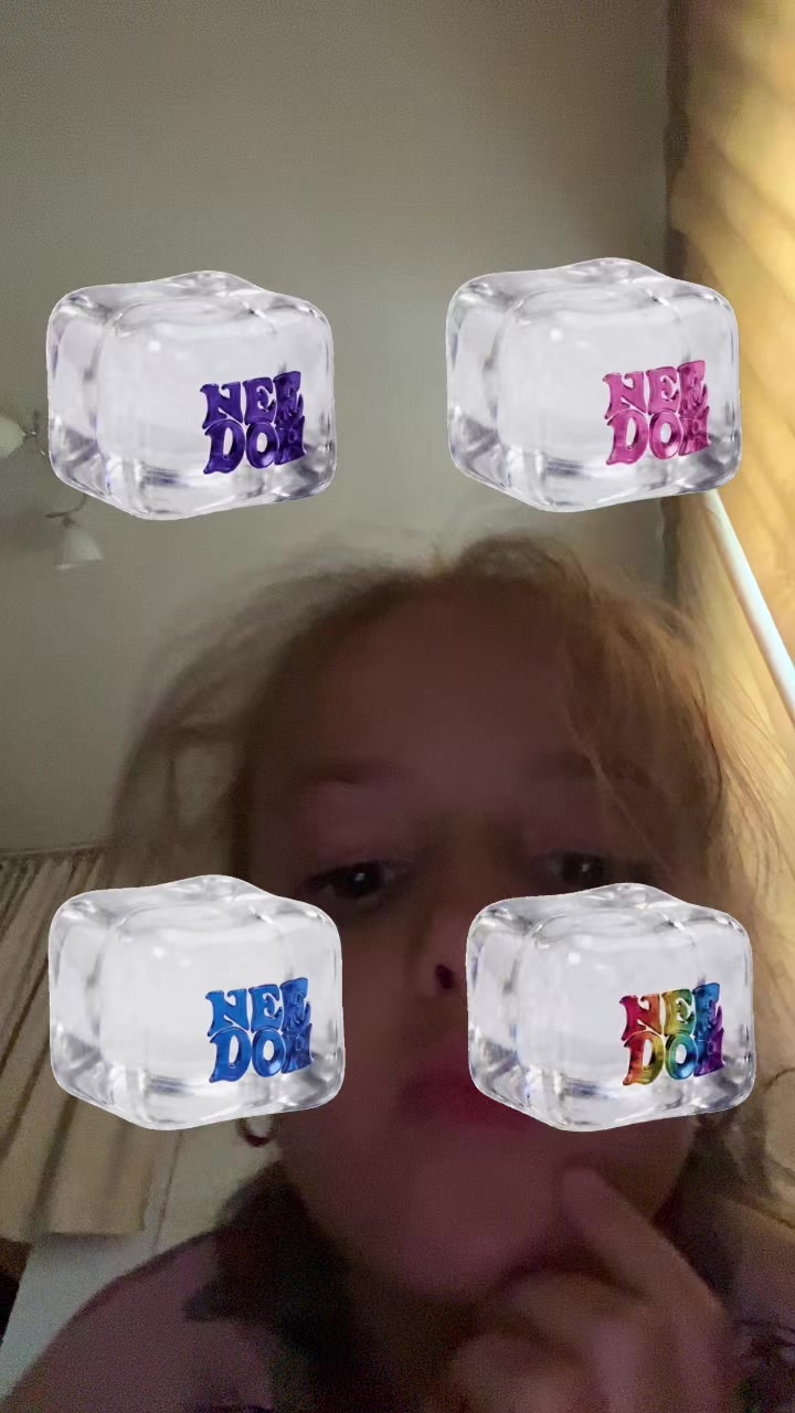 @Cosmina 🩵🫐🥶