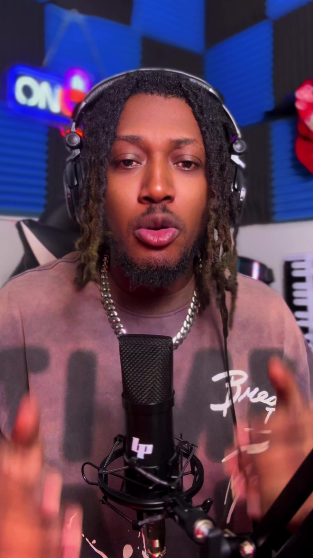 @𝐏𝐲𝐯𝐨 𝐎𝐧 𝐓𝐡𝐞 𝐌𝐢𝐜🎙️