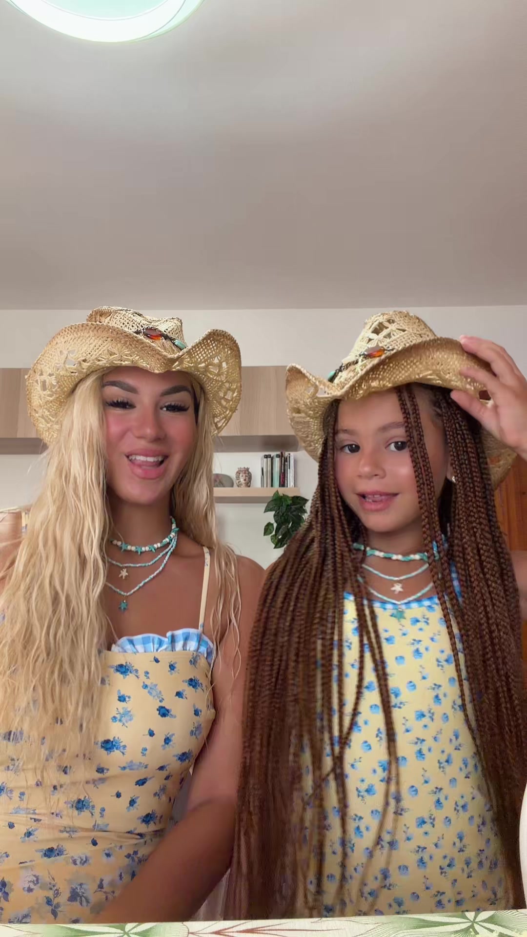 @MelinaPieroSoleil👩👧