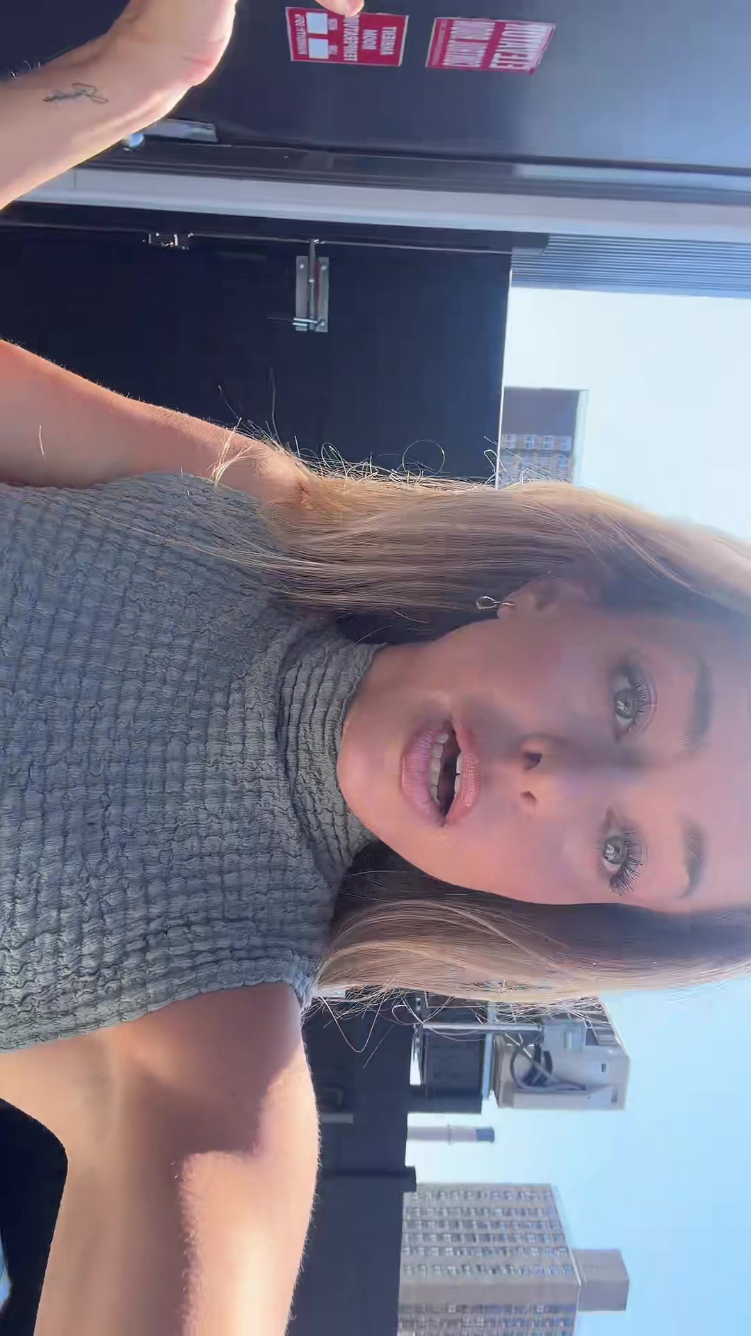 @KM