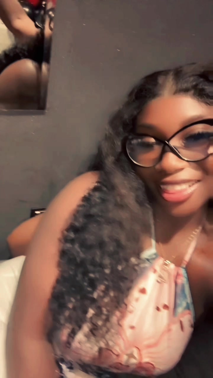 @Clothes vendor in Sapele 🛍️