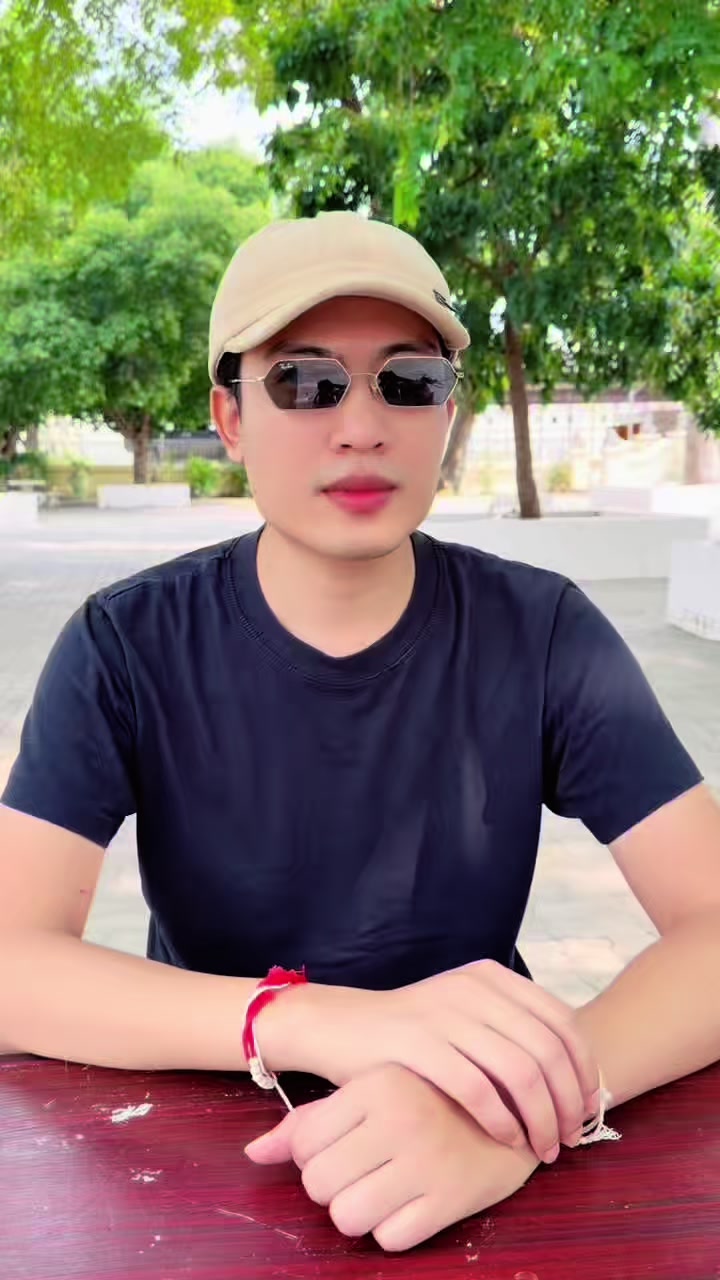@นัท ปิยะชาติ OFFICIAL