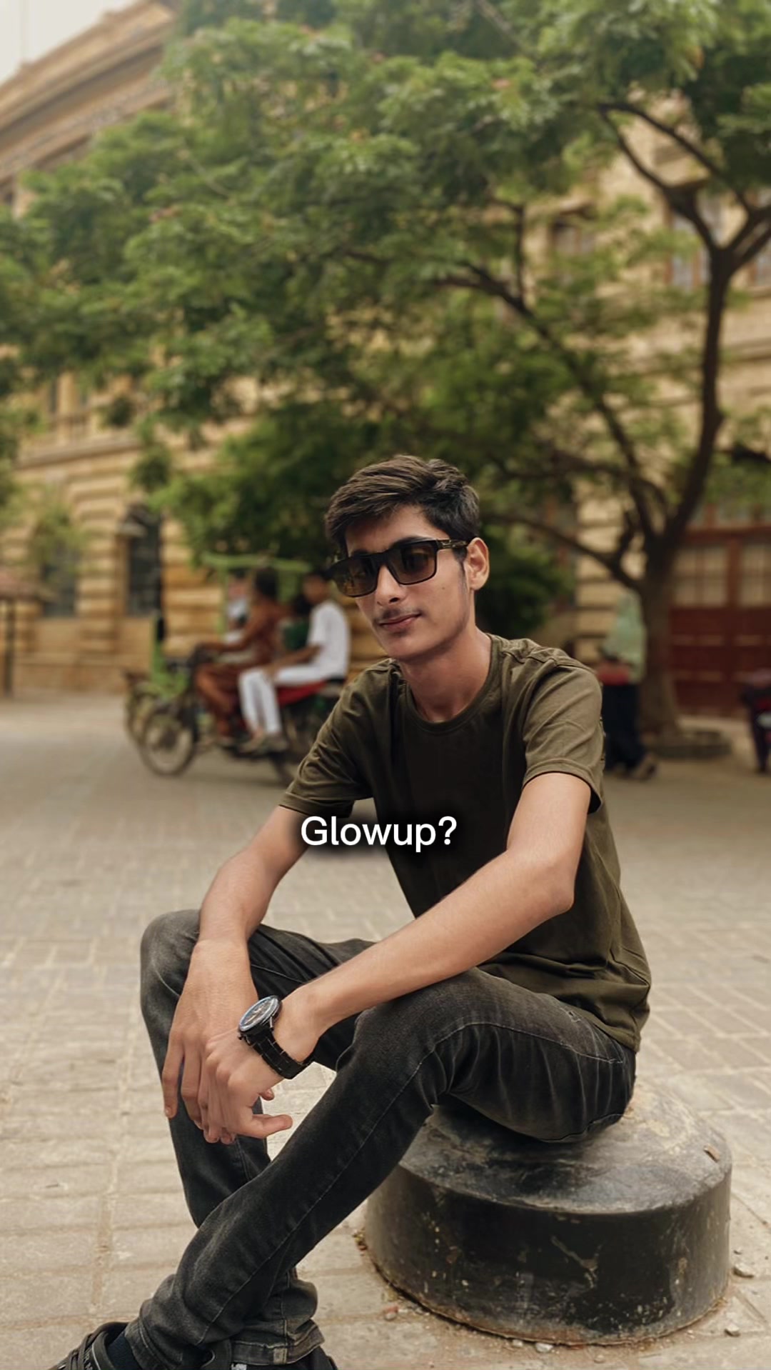 @𝓜𝓻_𝓩𝓮𝓮𝓼𝓱𝓾