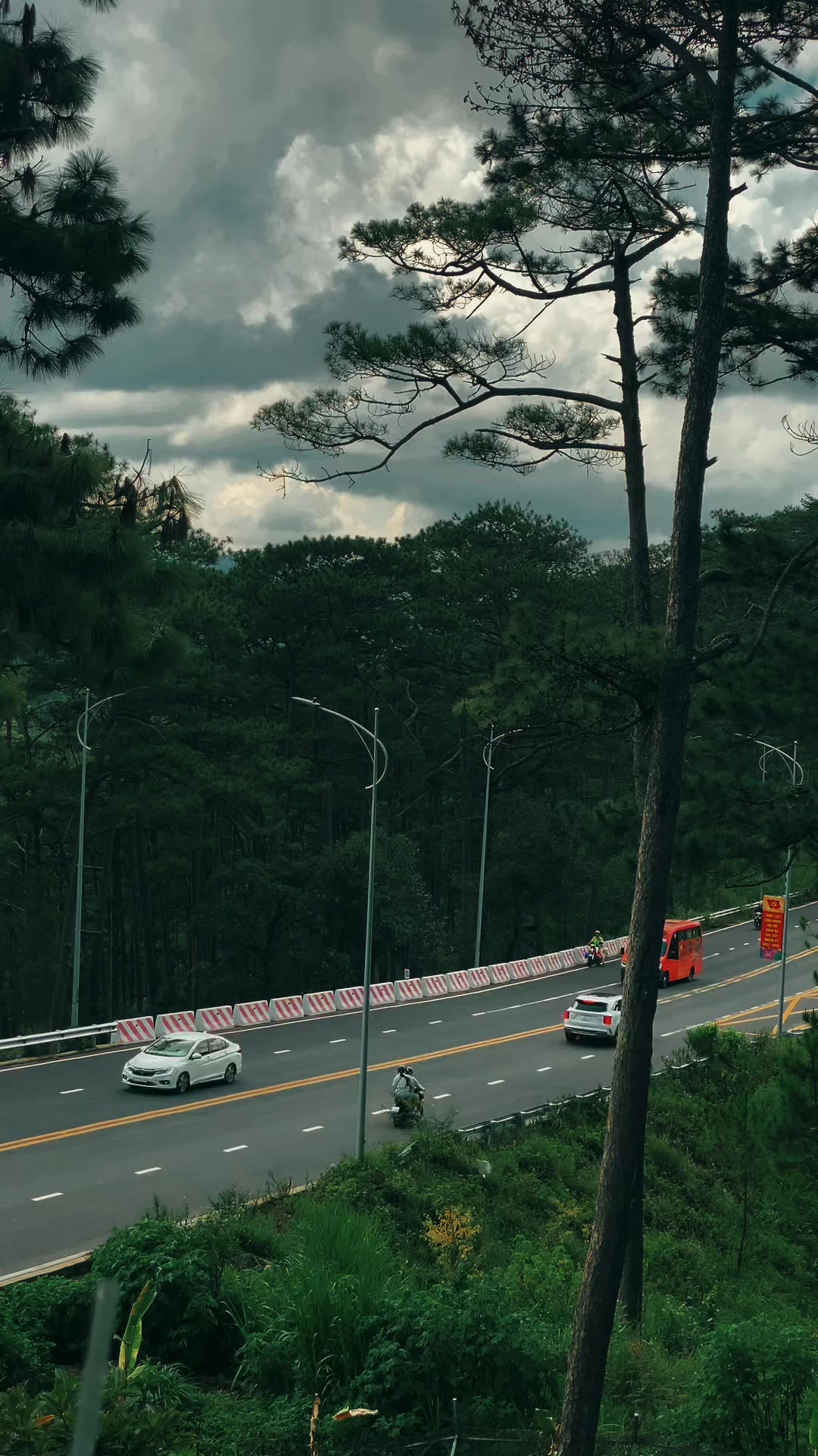 @Trung chứ ai
