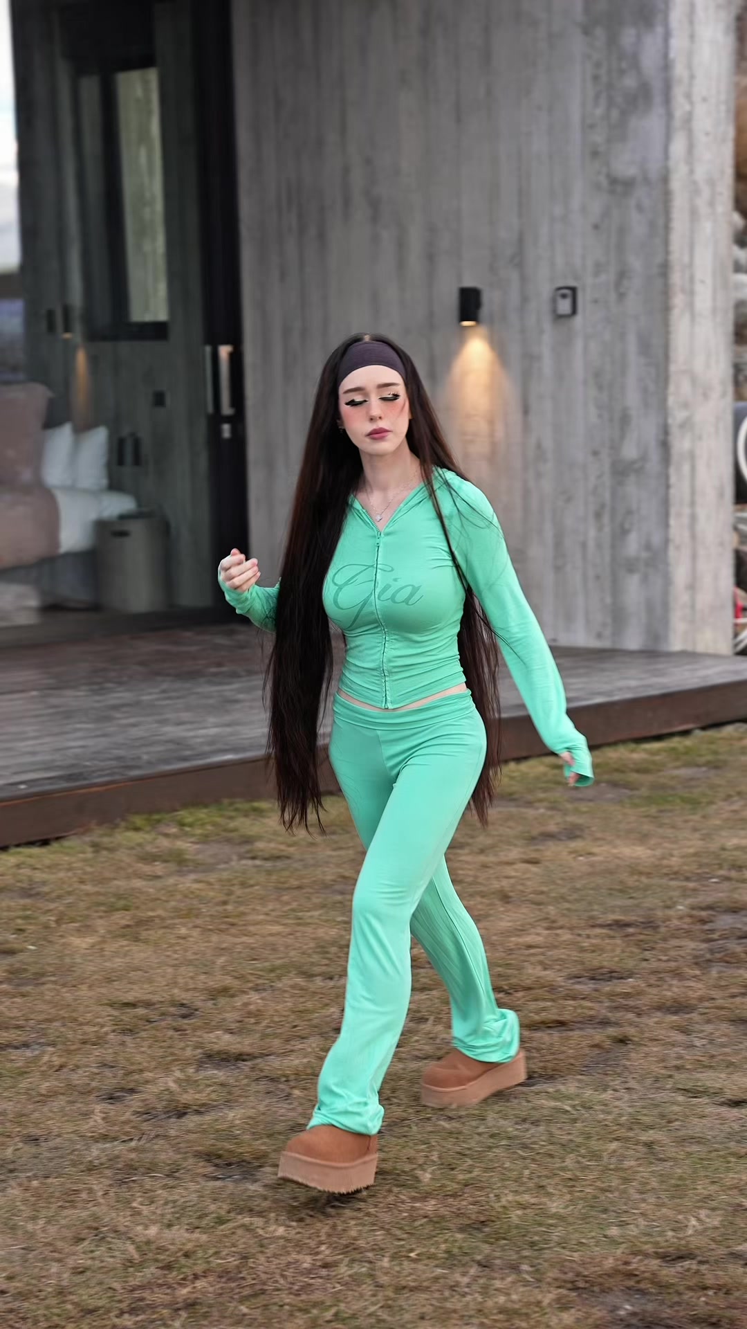 @lara walks