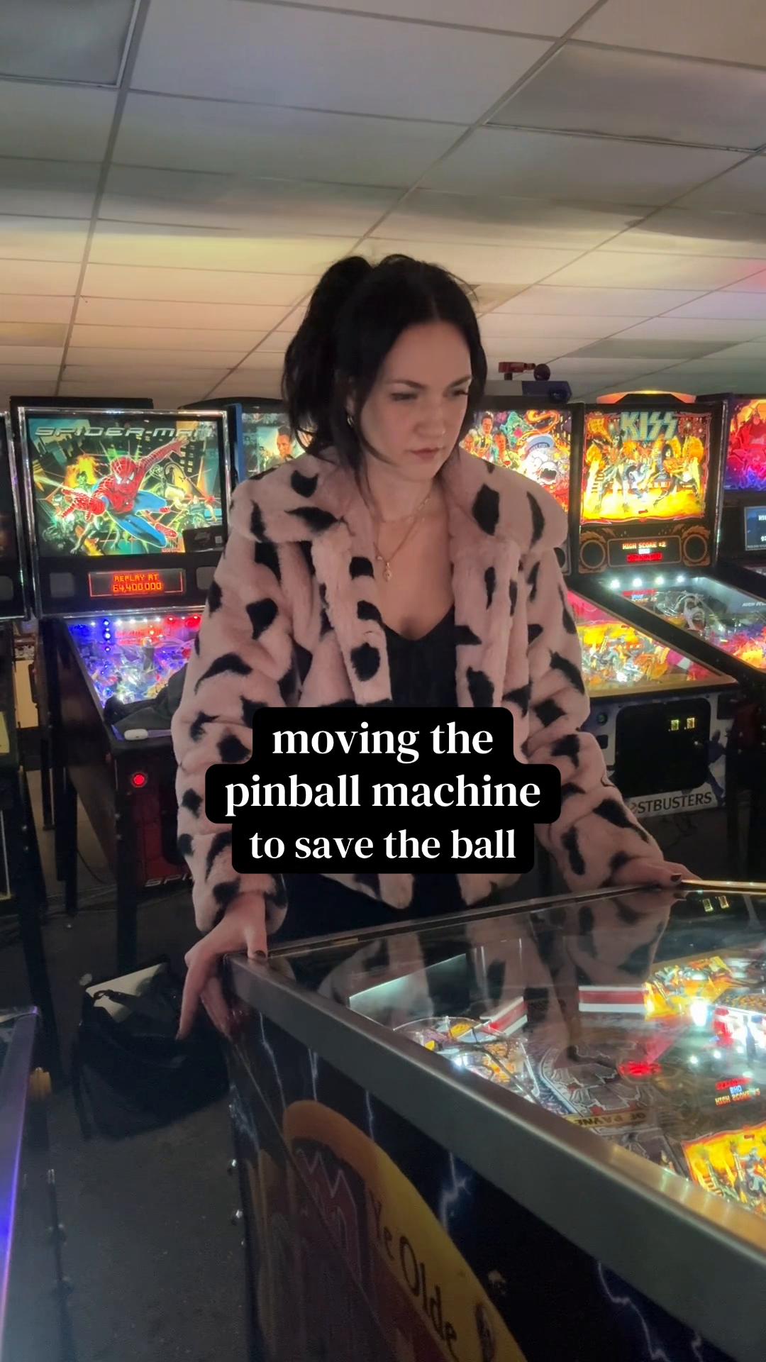 @Mel Plays Pinball