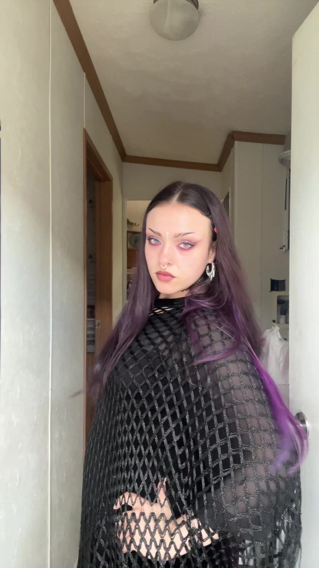 @/•᷅•᷄\Ⳋ