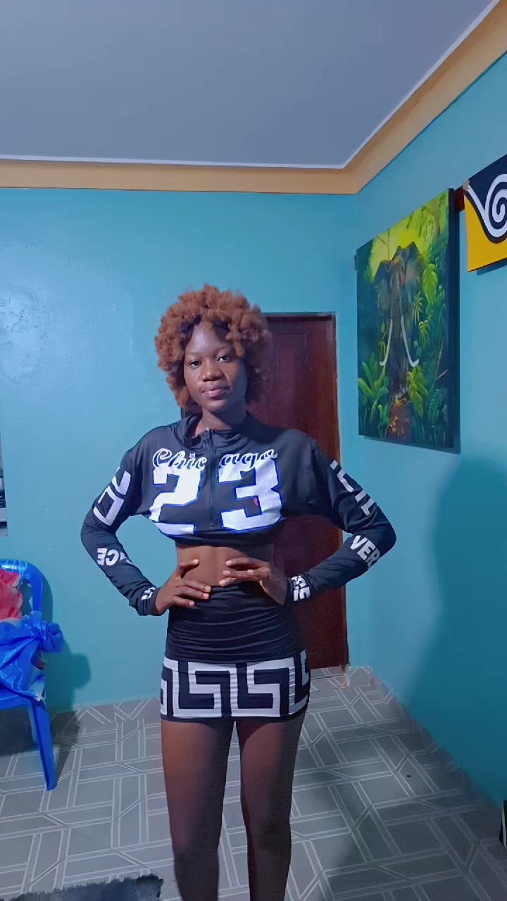 @model trisha 256
