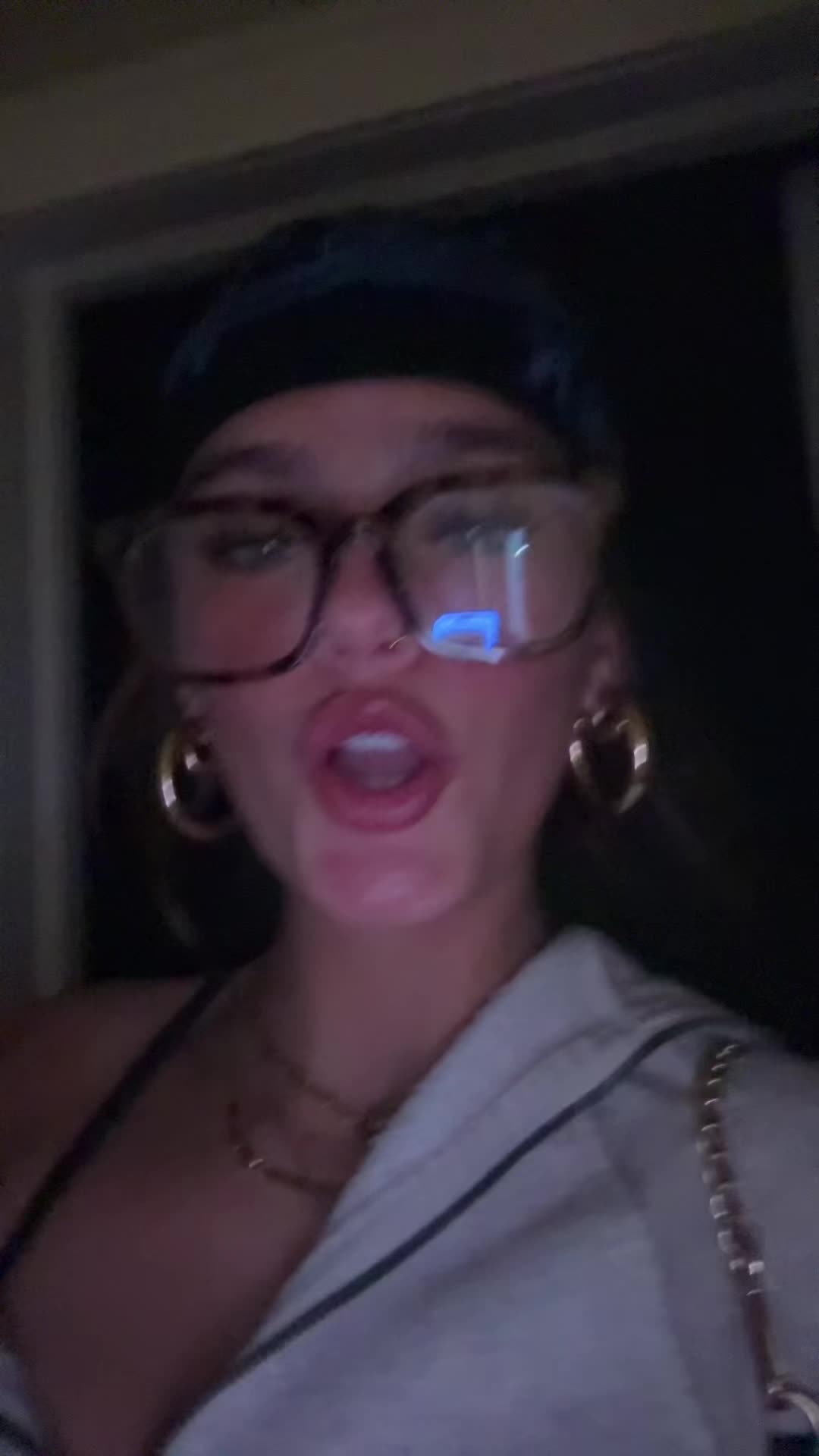 @️