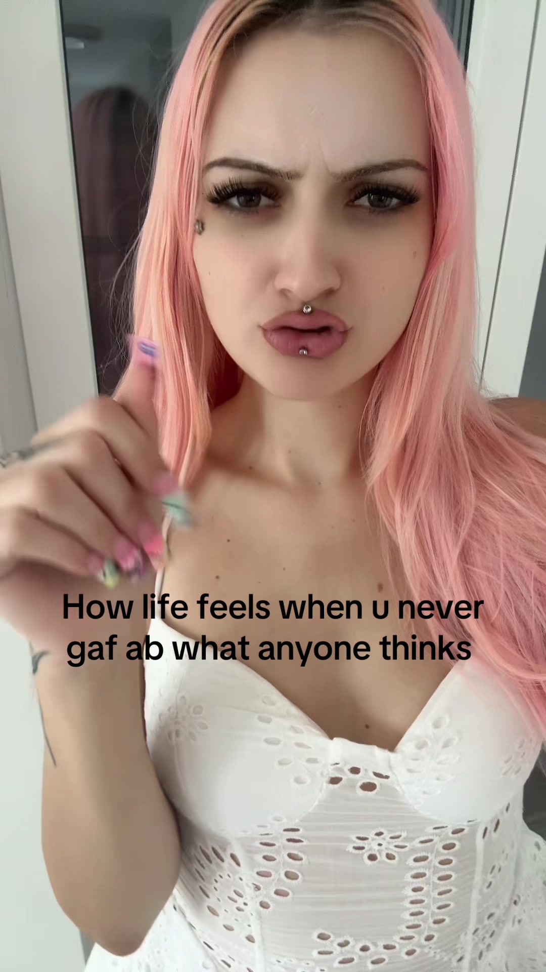 @elionathequeen_