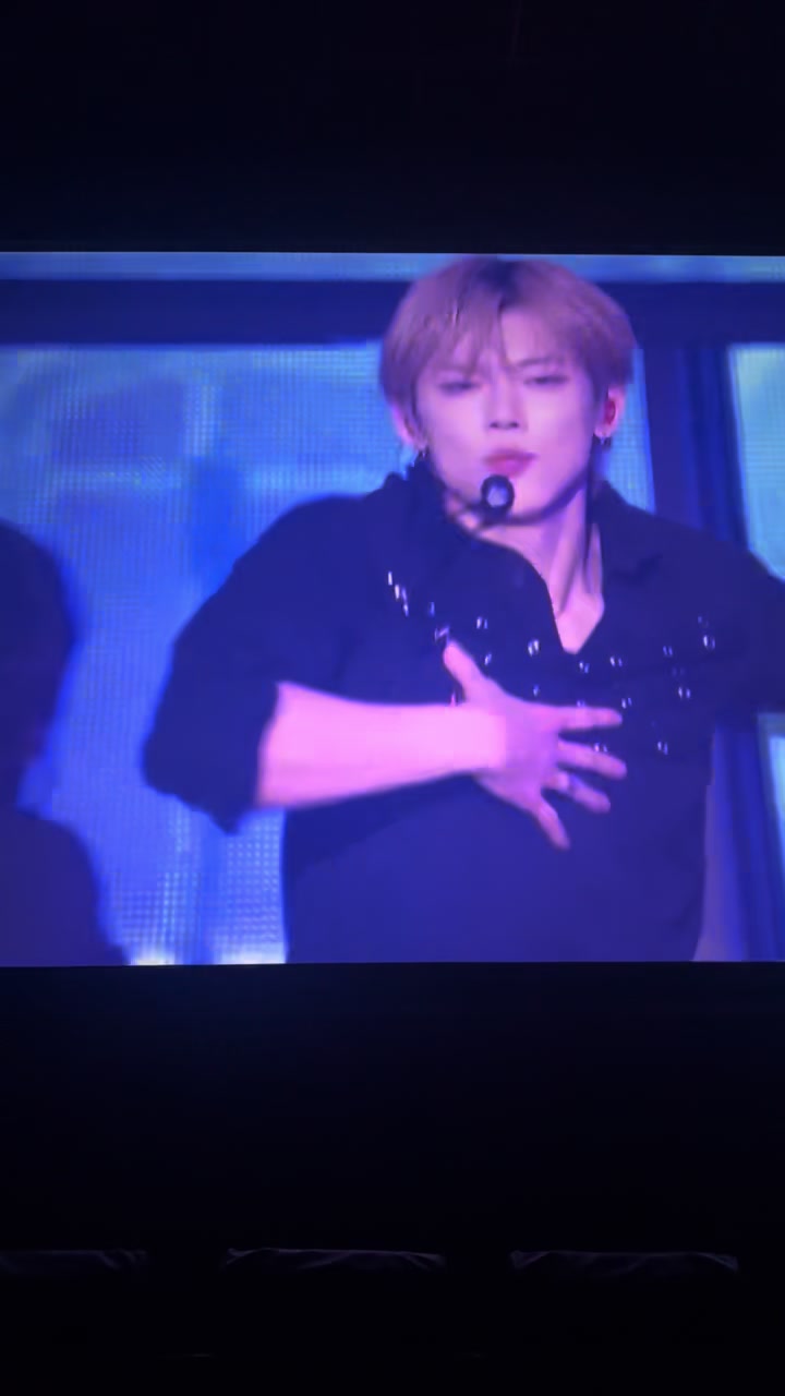 @Valeria saw and met TXT