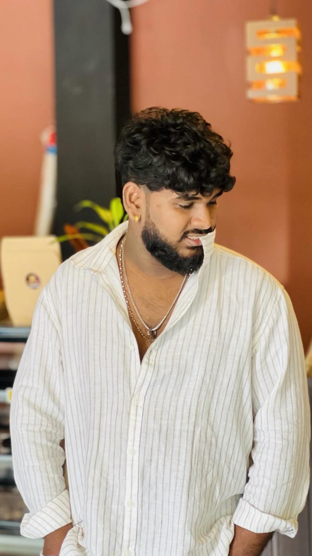 @MR.KARUPPU 😈