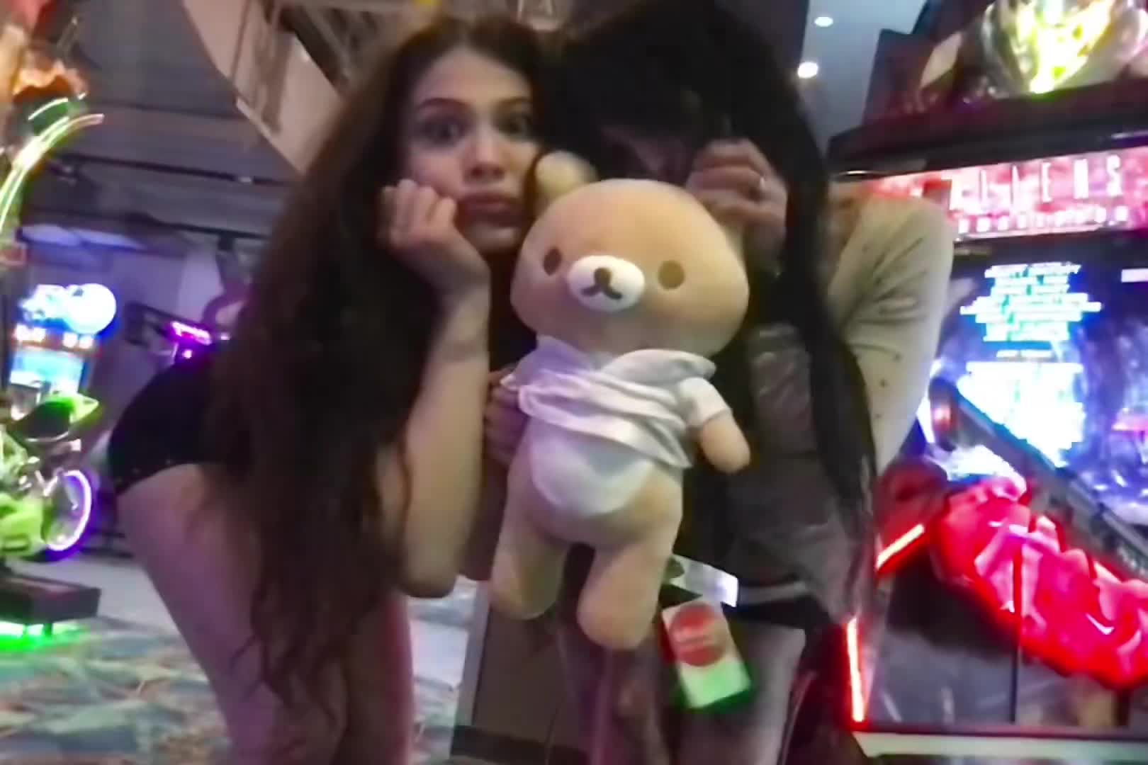 @zommmbri