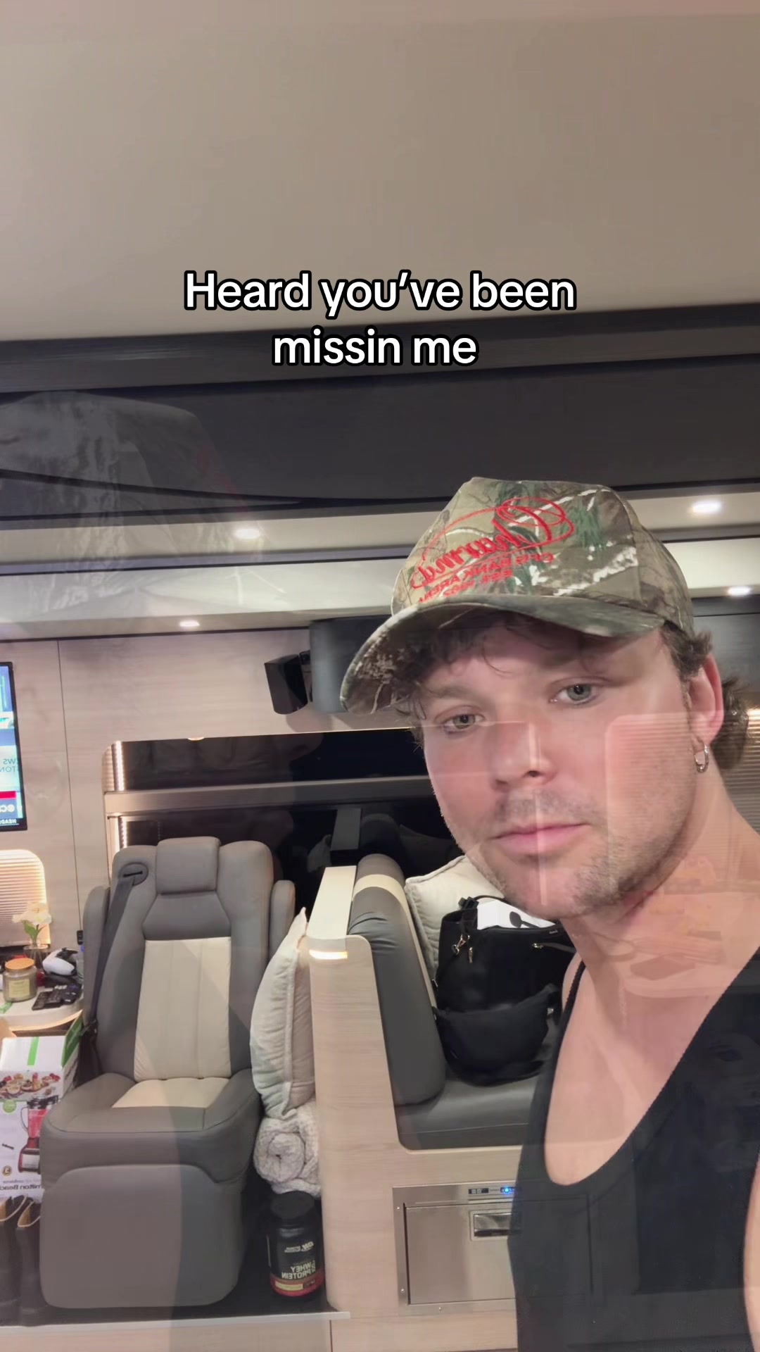 @Ashton irwin