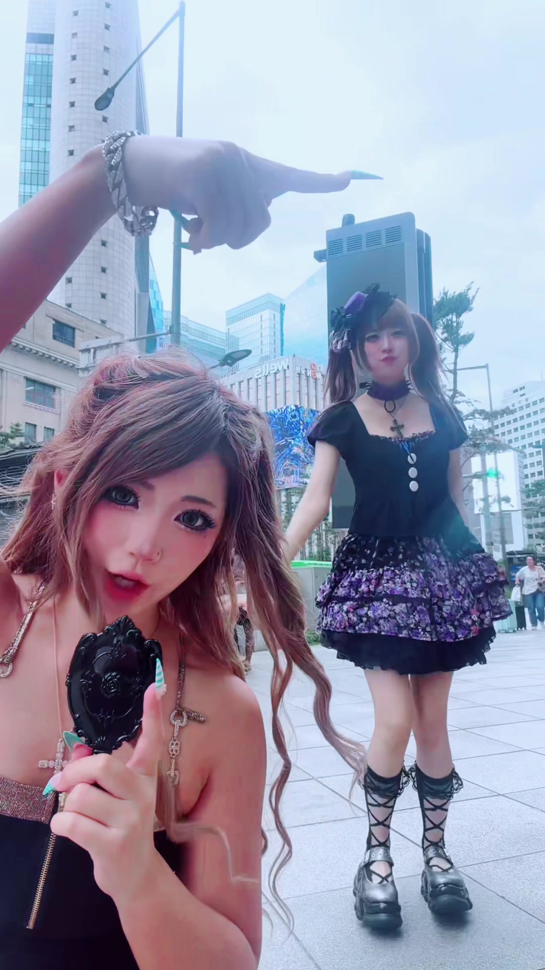 @デカニャンコ