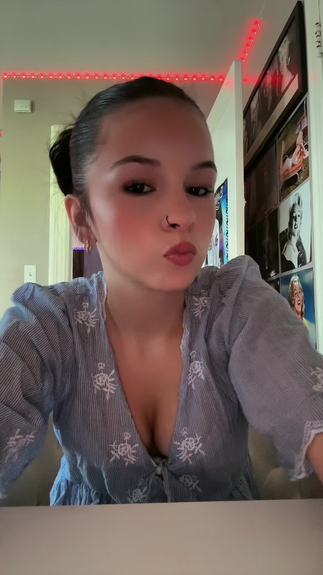 @αяαвєℓℓα ѕкуєє🦇.